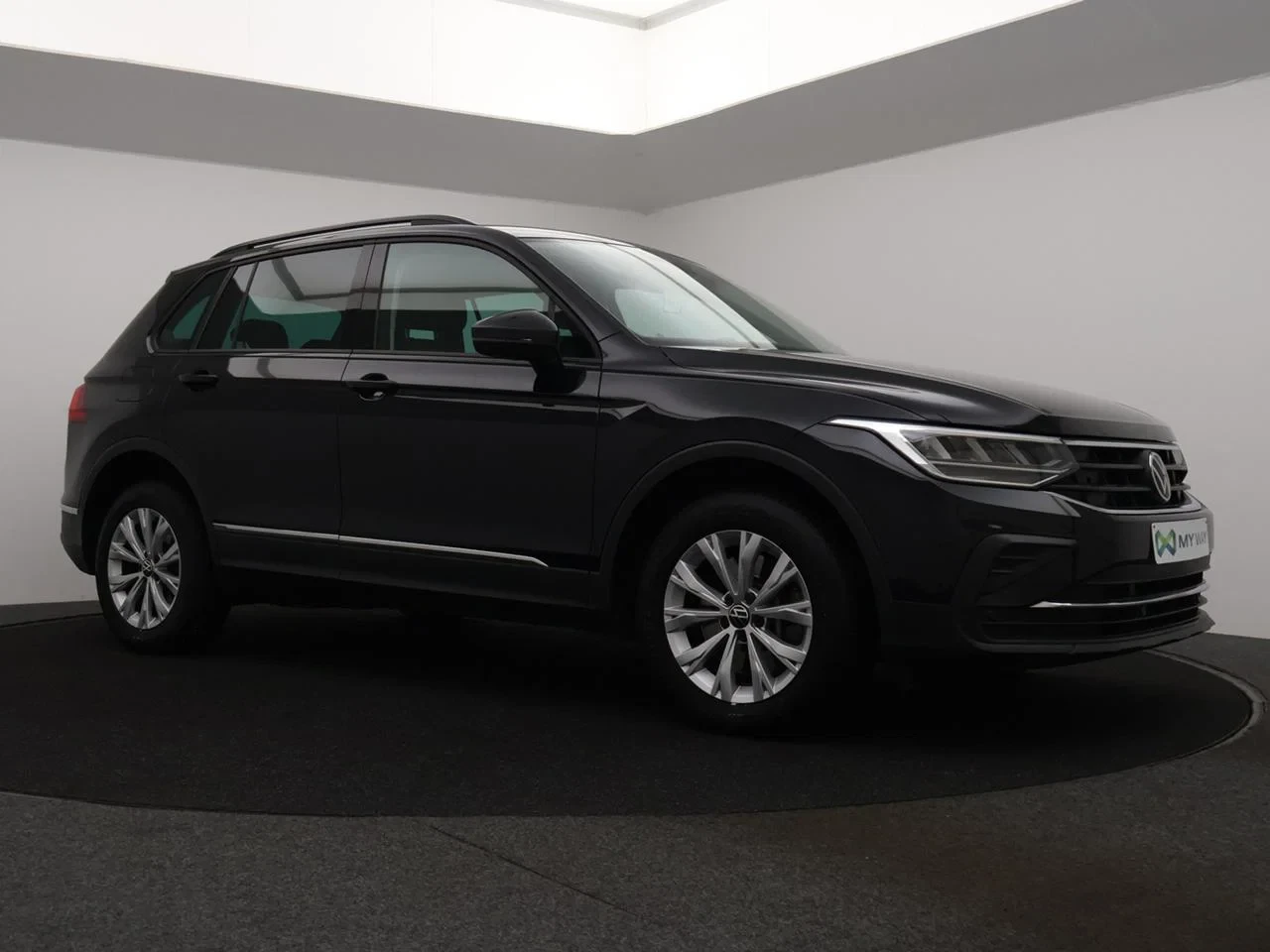 Volkswagen-Tiguan-image-2