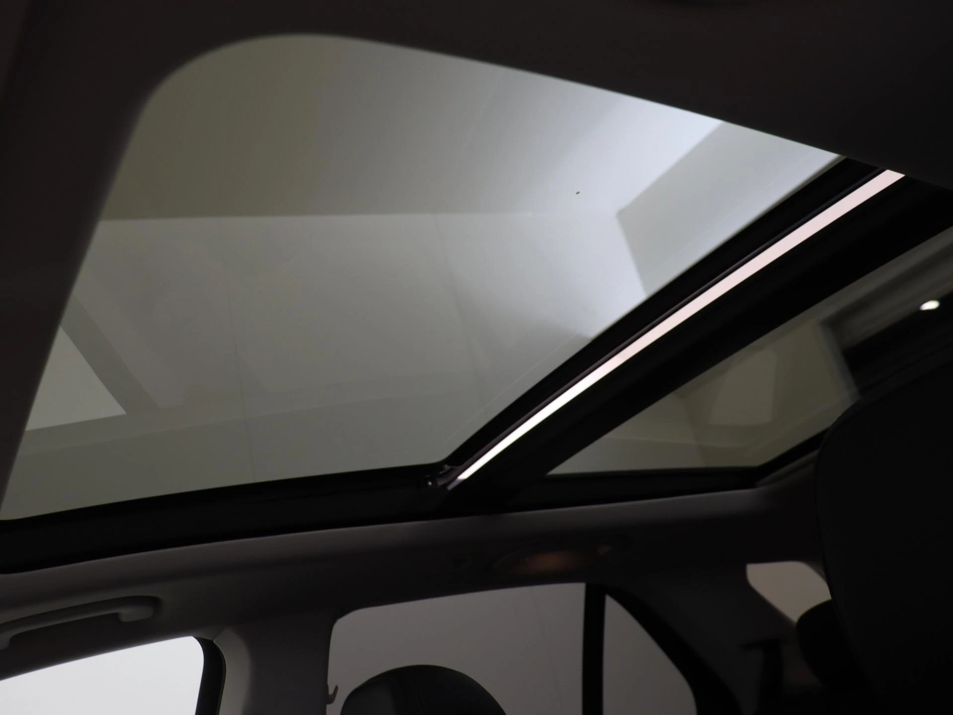 Mercedes-Benz-GLE-image-28