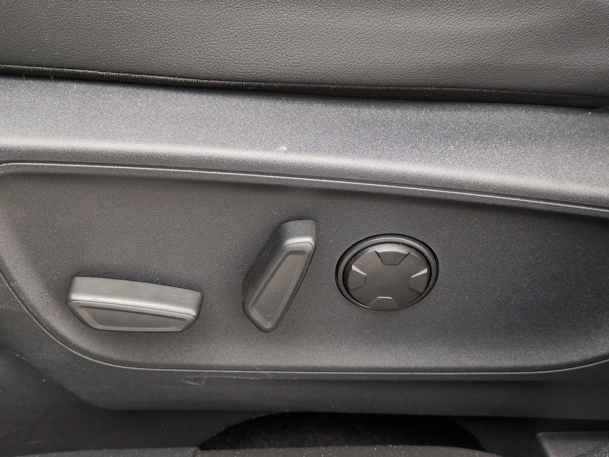 Ford Kuga ST-Line X Aut.*PANO*AHK*360GRAD*LED-MATRIX*NAVI*GRA*WINTER-PKT..
