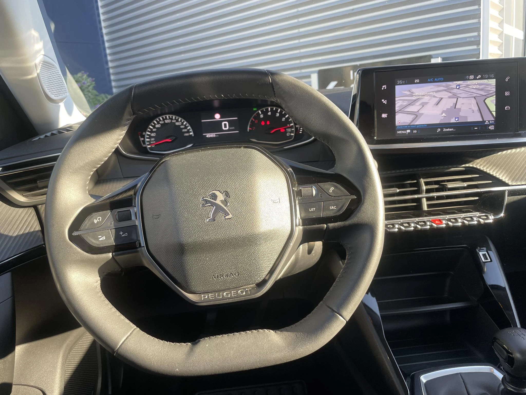 Peugeot-2008-image-10