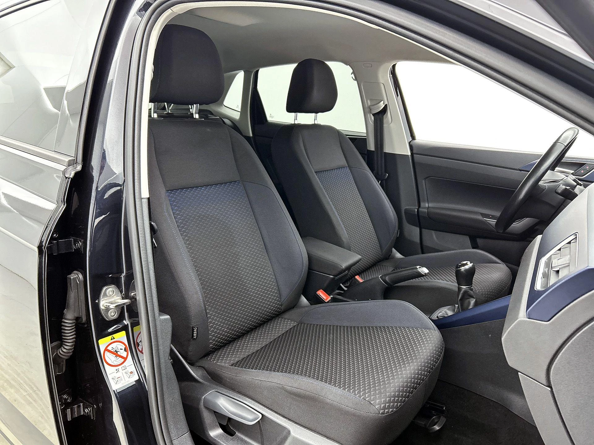 Volkswagen-Polo-image-33