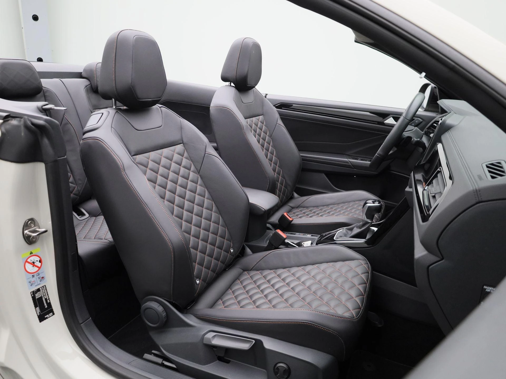 Volkswagen-T-Roc-image-35