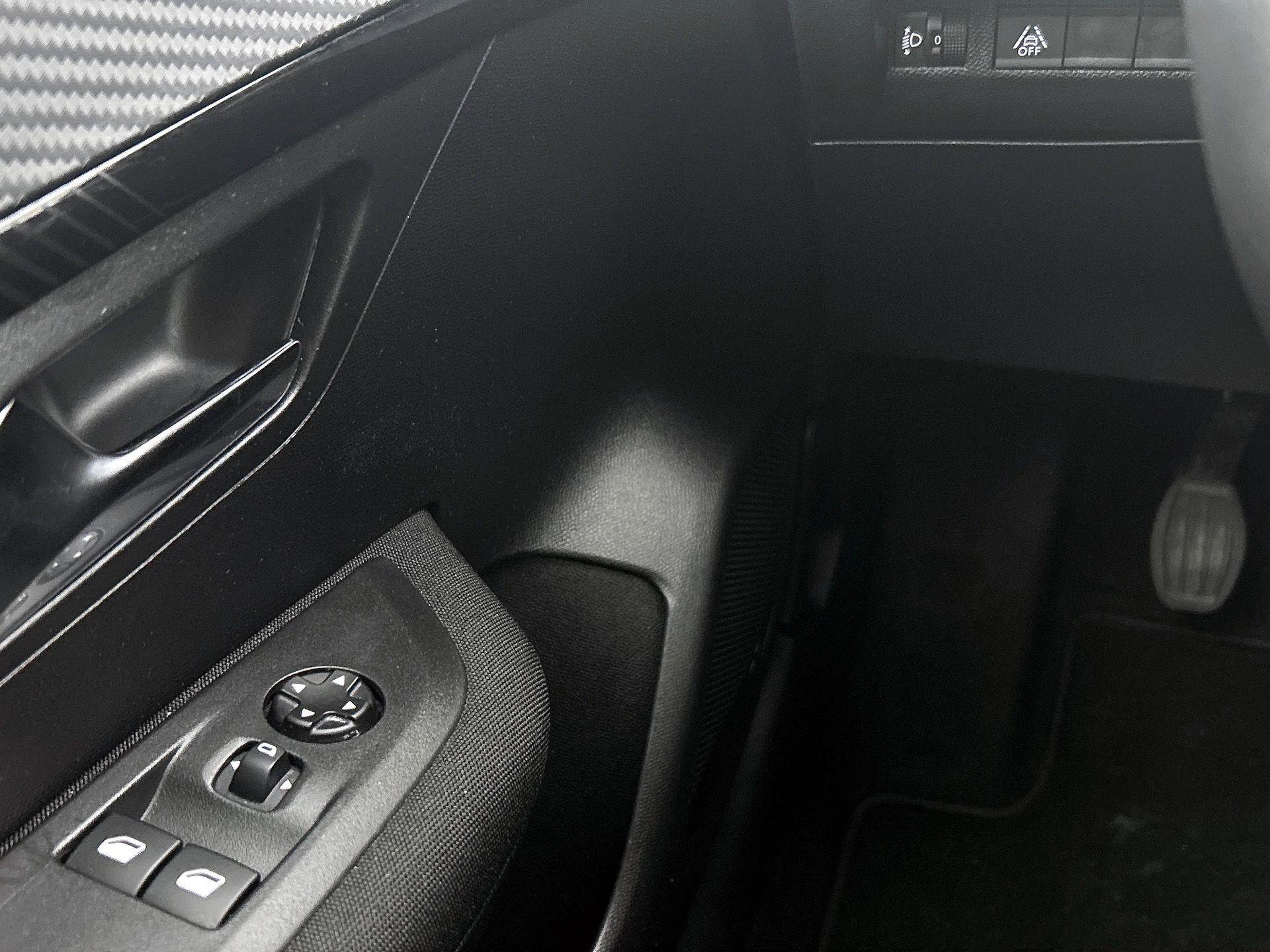 Peugeot-208-image-24