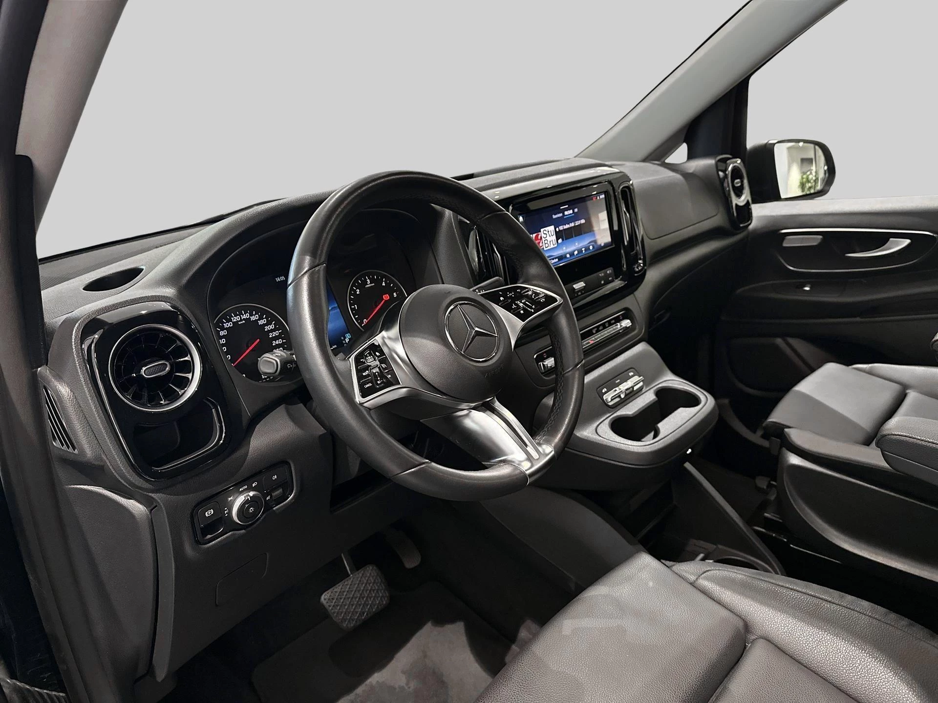 Mercedes-Benz-Vito-image-7