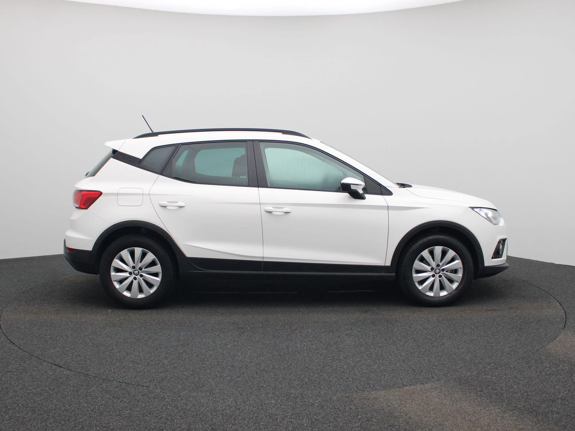 SEAT-Arona-image-5