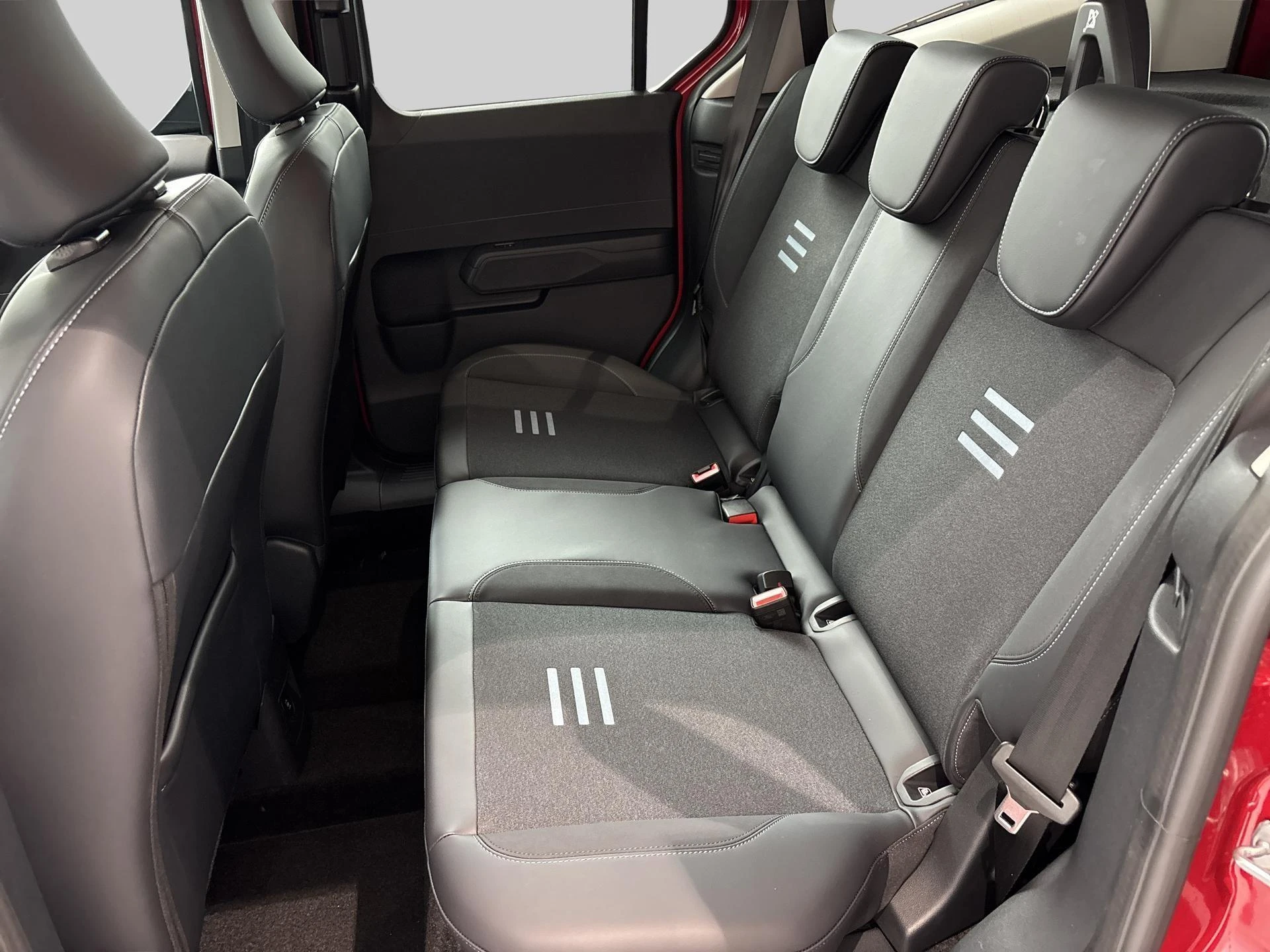 Ford-Tourneo Courier-image-17