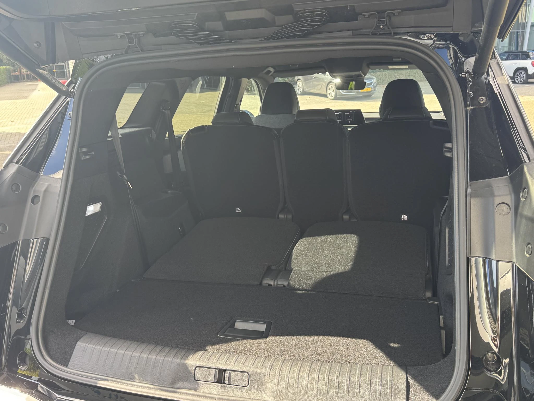 Peugeot-e-5008-image-43