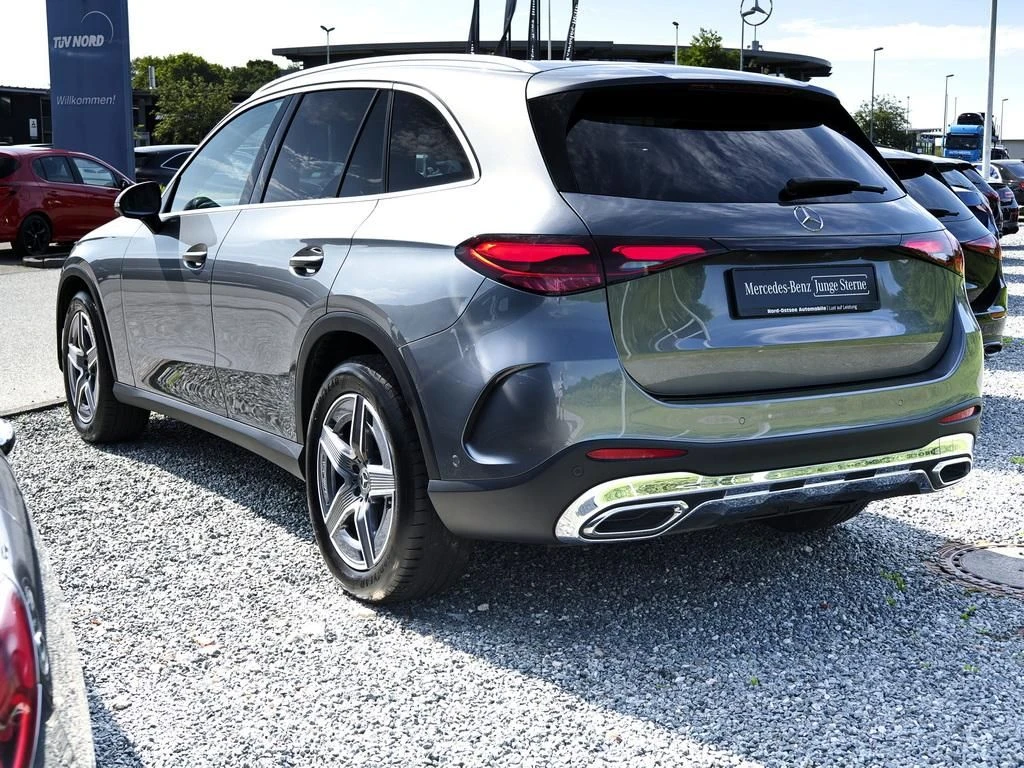 Mercedes-Benz-GLC 220 d-image-5