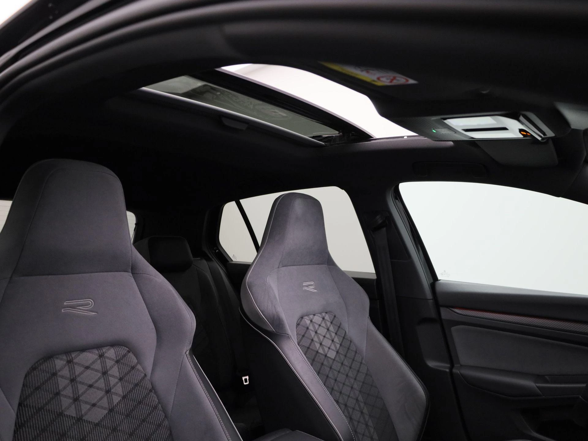 Volkswagen Golf 1.5 eTSI R-Line