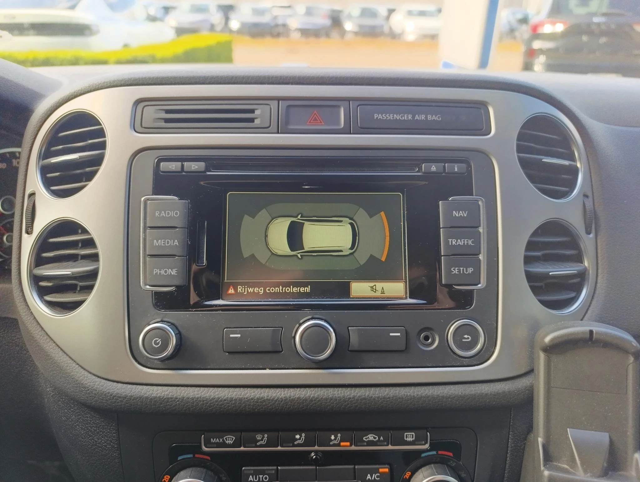 Volkswagen-Tiguan-image-24
