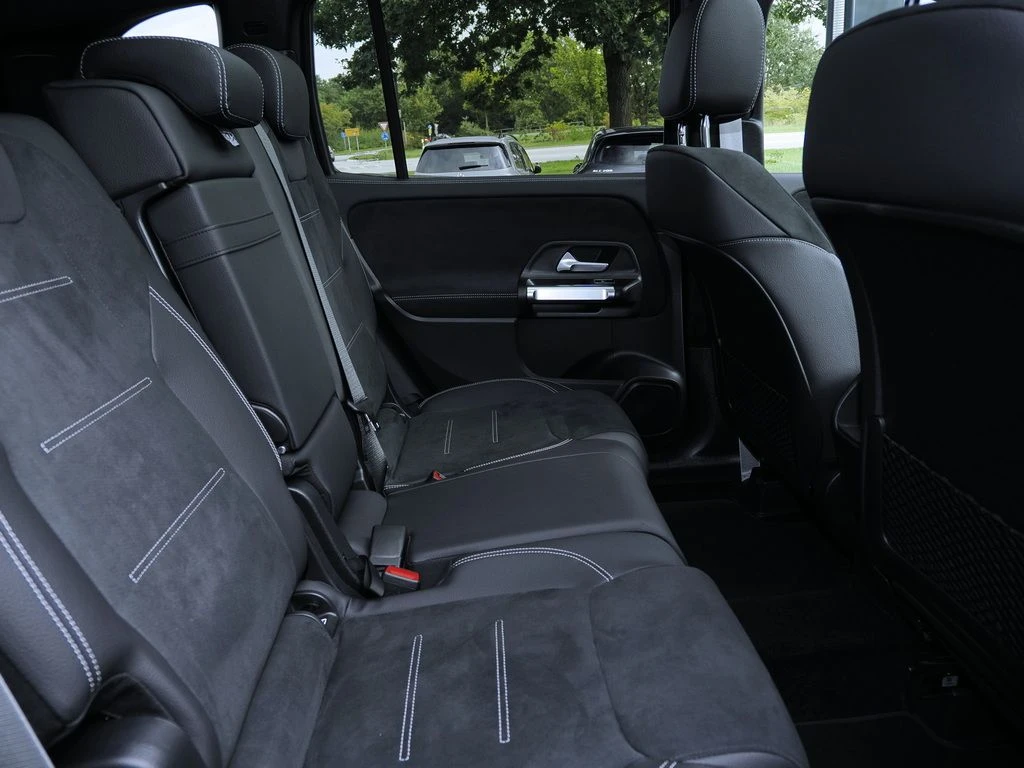 Mercedes-Benz-GLB 200-image-13