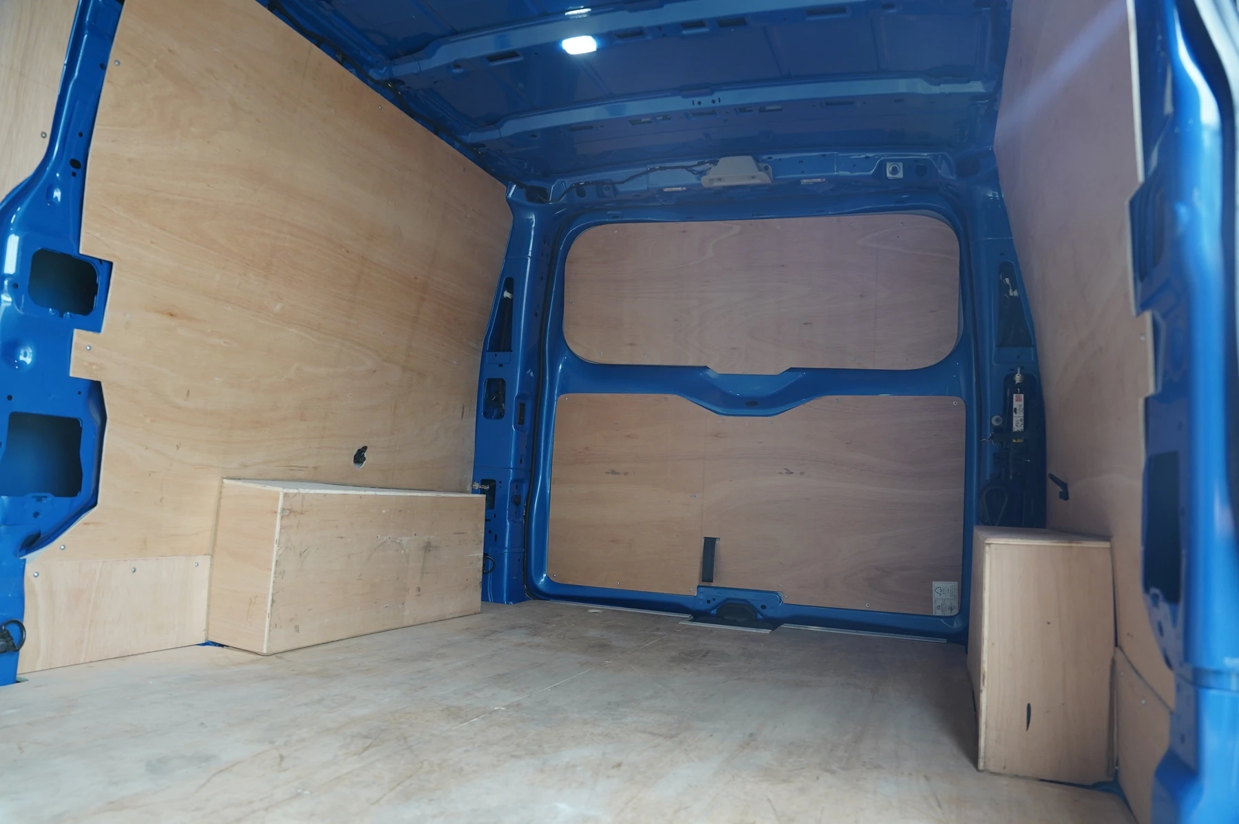 Volkswagen-Transporter-image-26