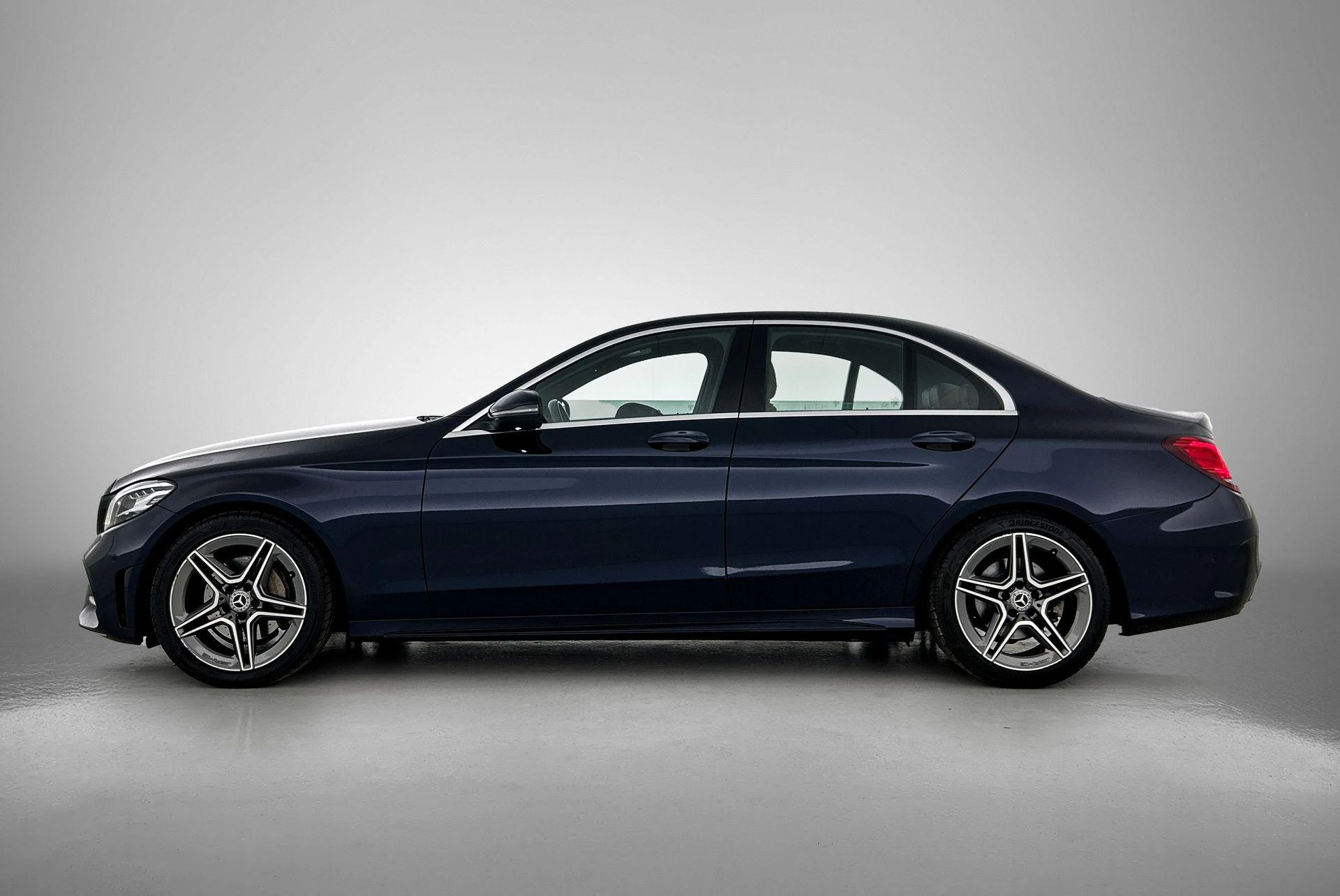 Mercedes-Benz-C-Klasse-image-1