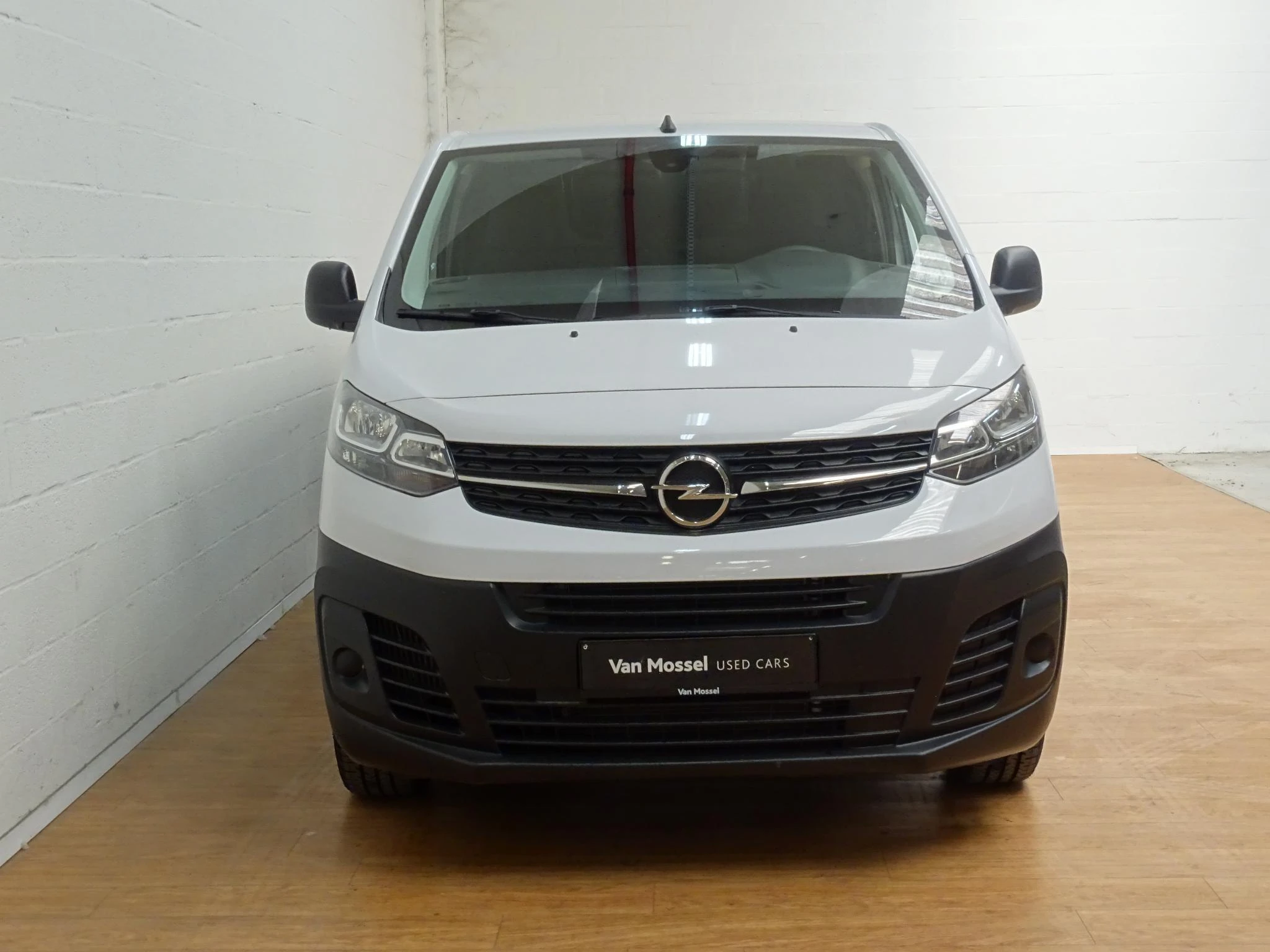 Opel-Vivaro-image-16
