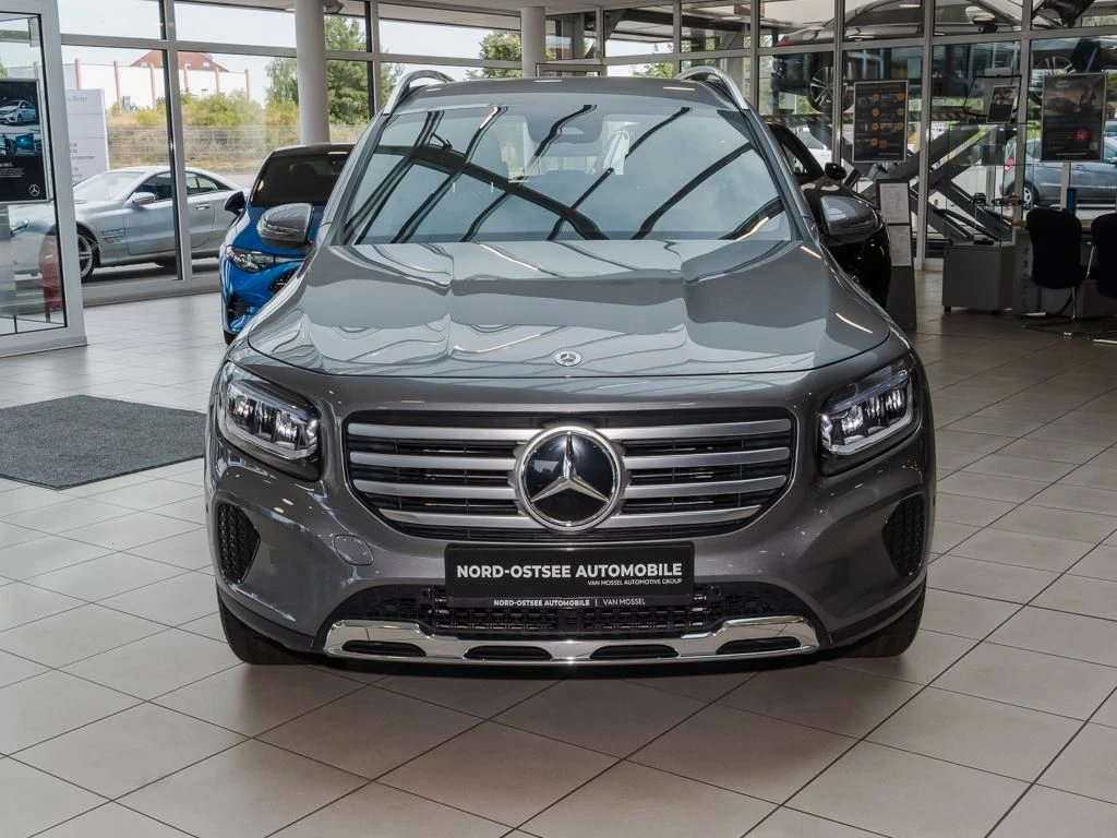 Mercedes-Benz-GLB 200 d-image-3