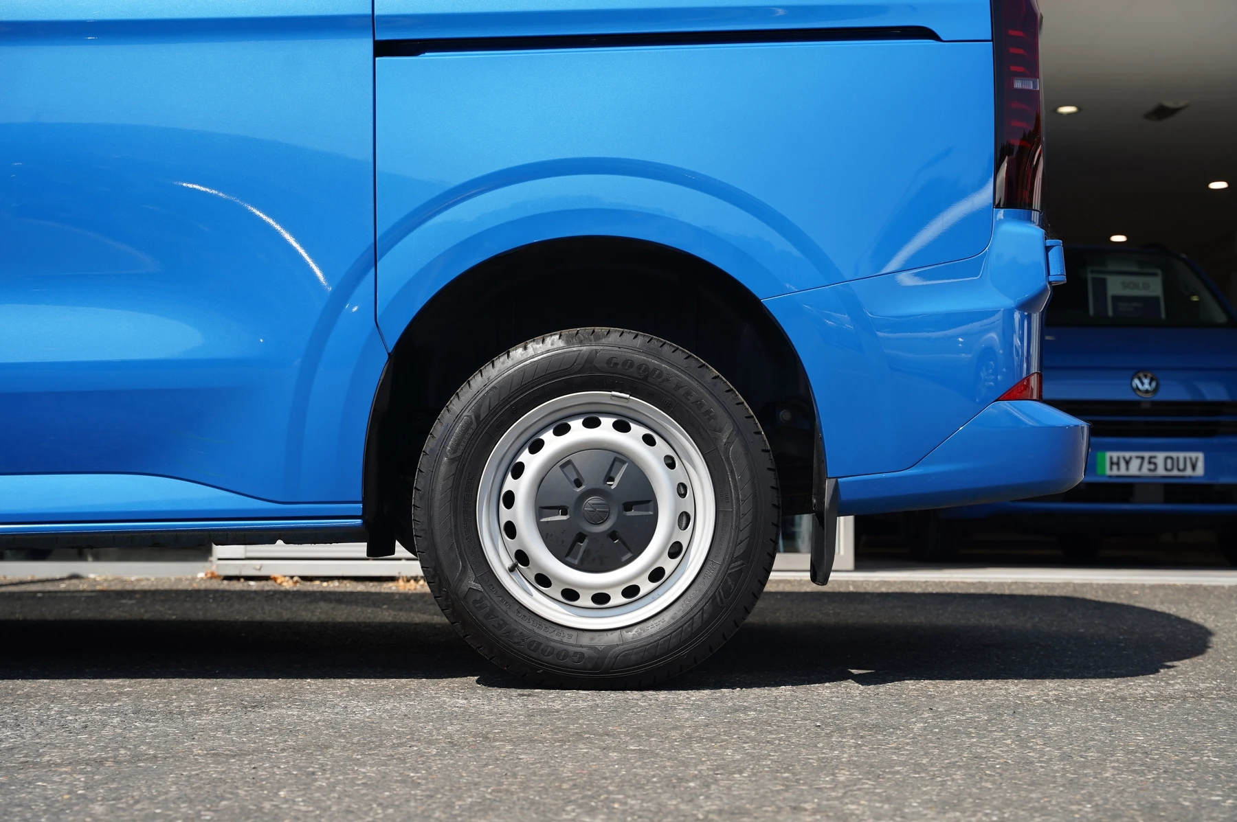 Volkswagen-Transporter-image-32