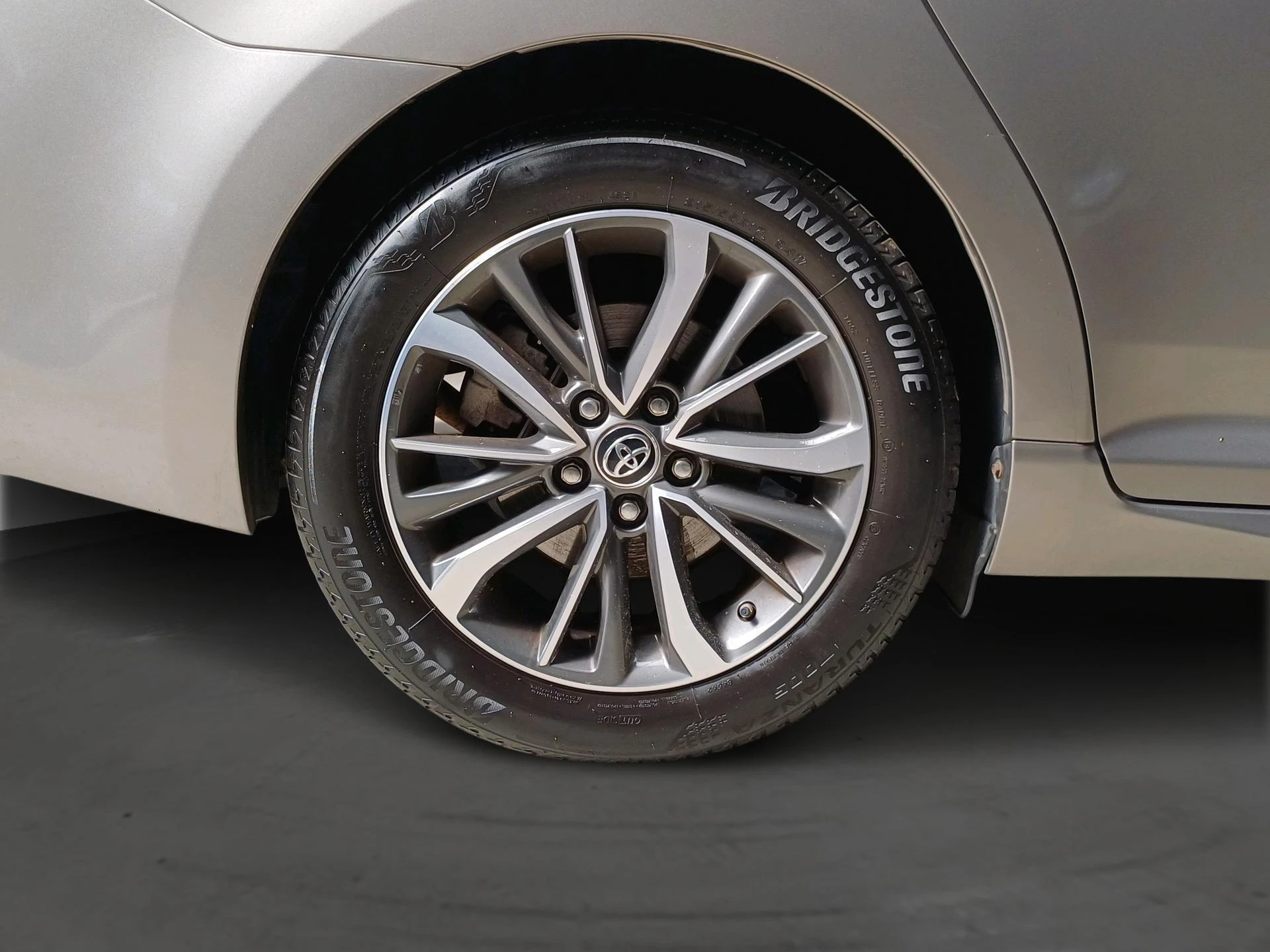 Toyota-Avensis-image-5