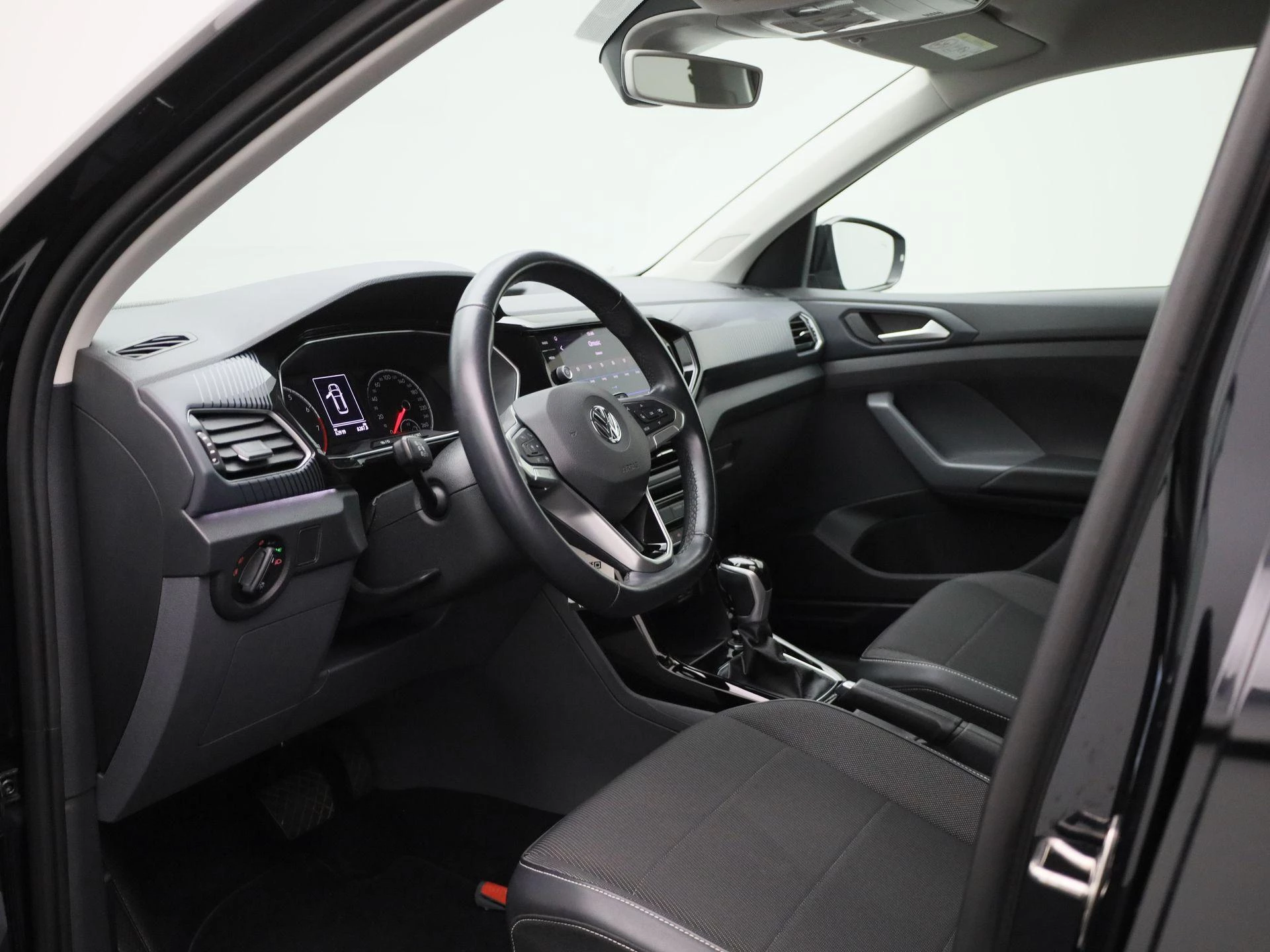 Volkswagen-T-Cross-image-25