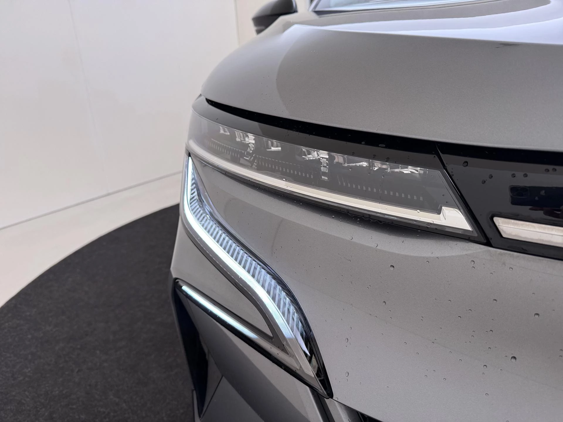 Renault-Megane E-Tech-image-9