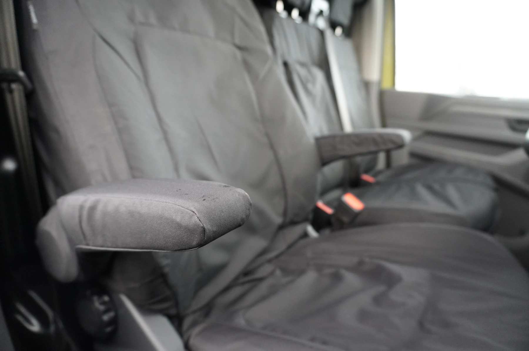 Volkswagen-Transporter-image-33