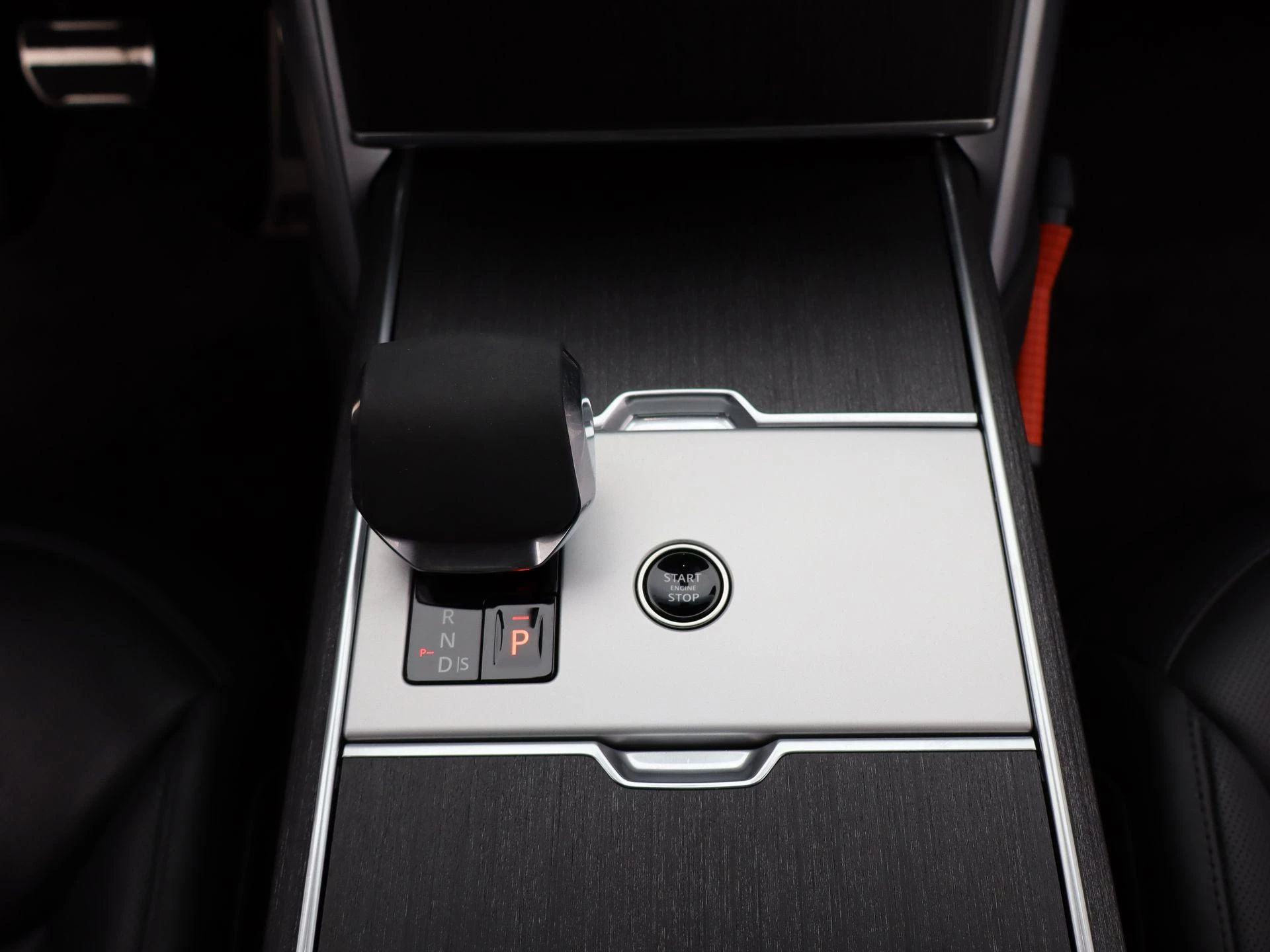 Land Rover-Range Rover-image-11