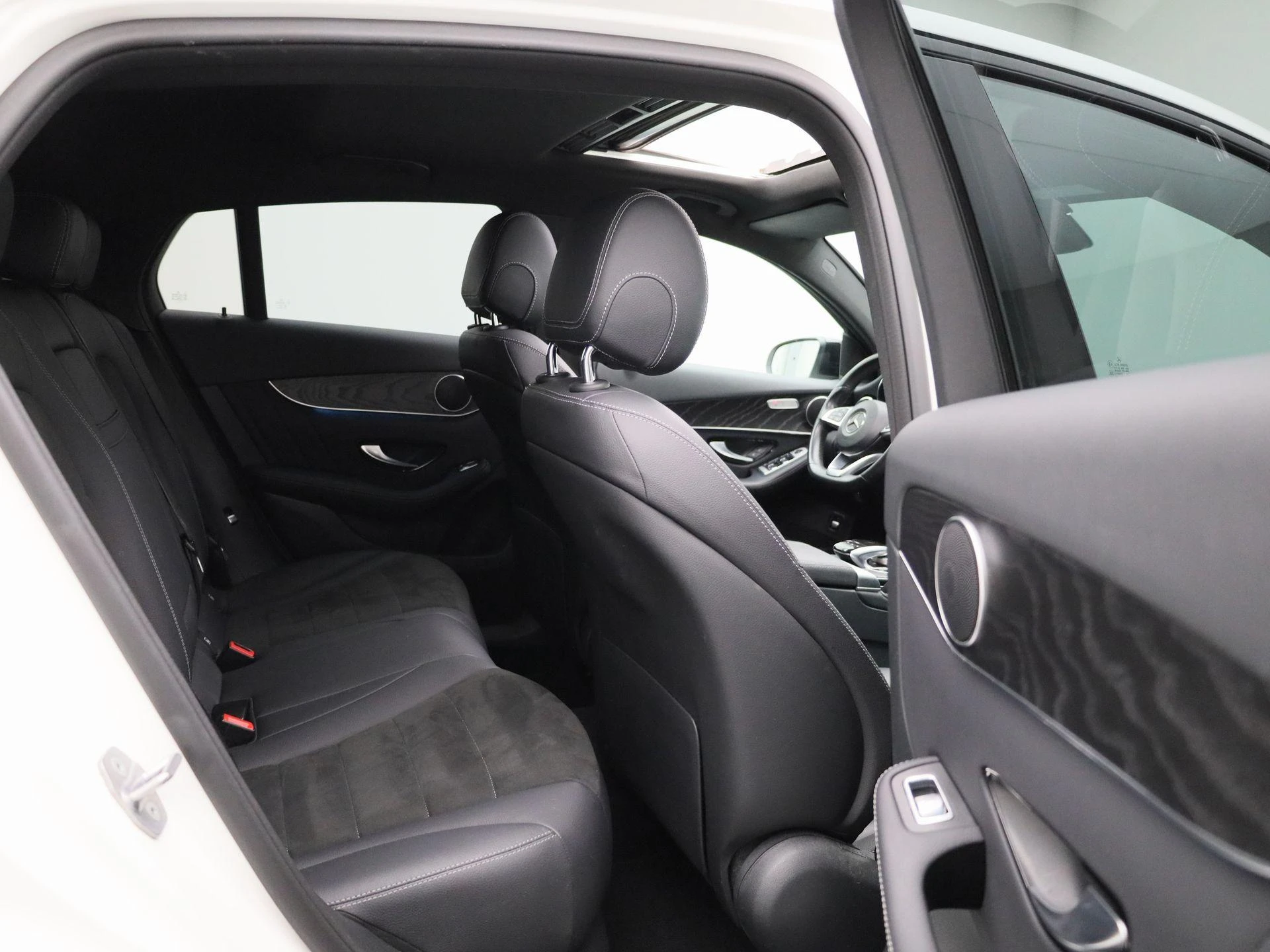 Mercedes-Benz-GLC-image-45