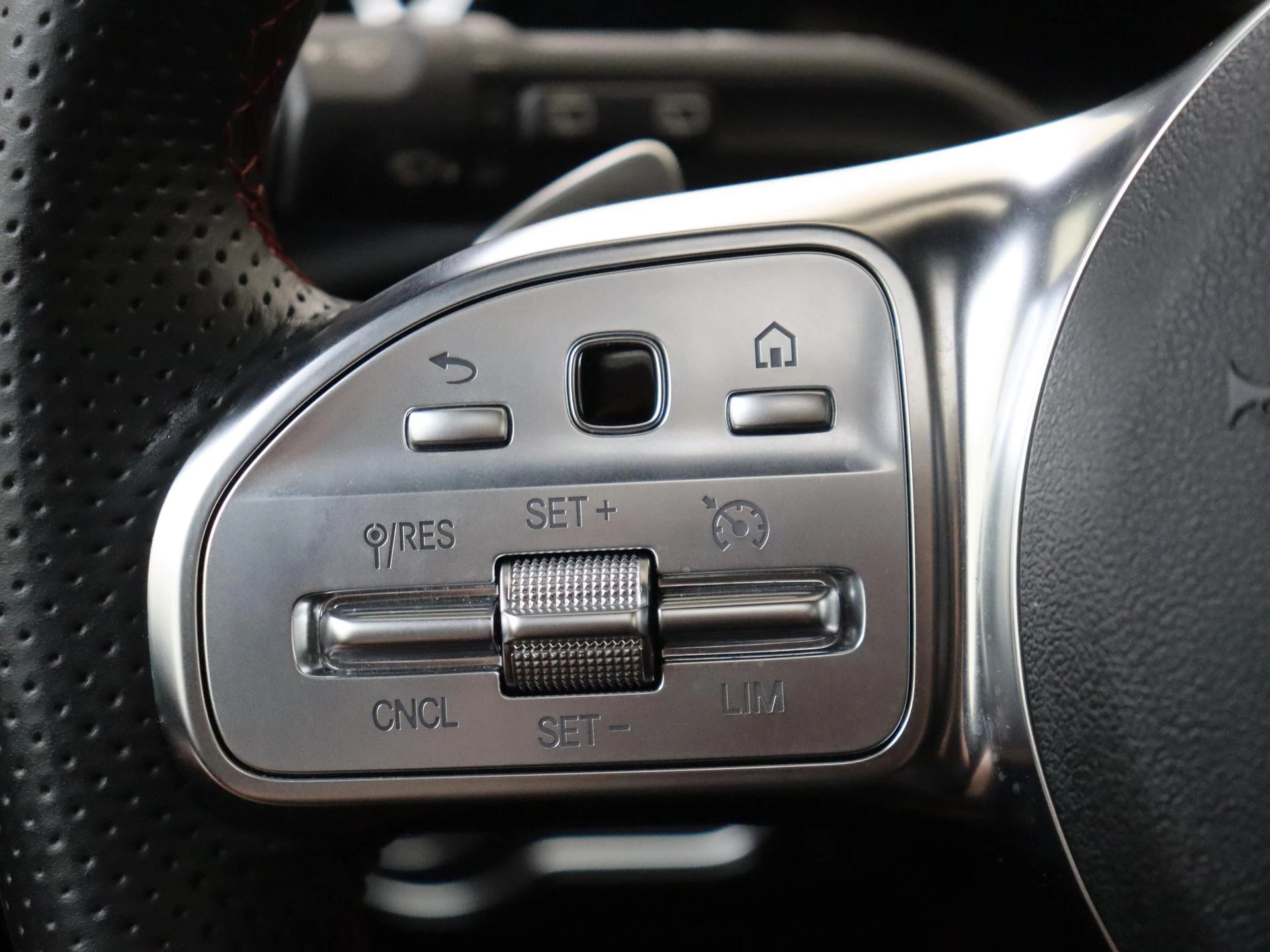Mercedes-Benz-A-Klasse-image-12