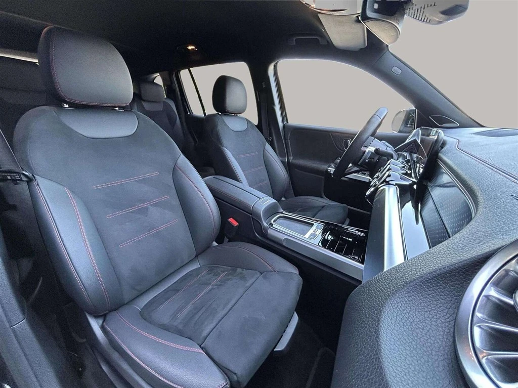 Mercedes-Benz-EQB-image-20
