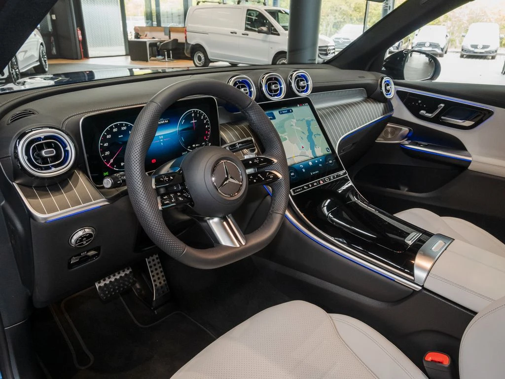 Mercedes-Benz-GLC 300 de-image-7