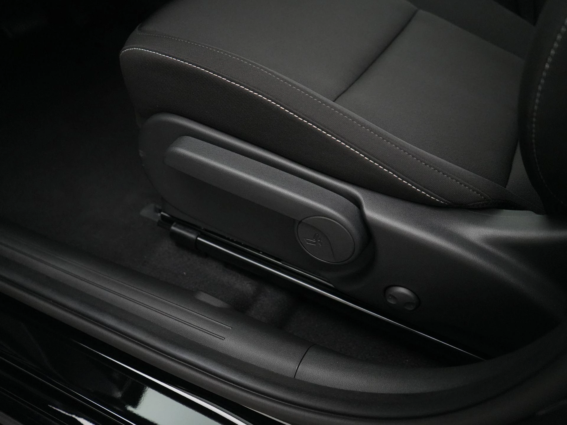 Hyundai-Kona-image-34