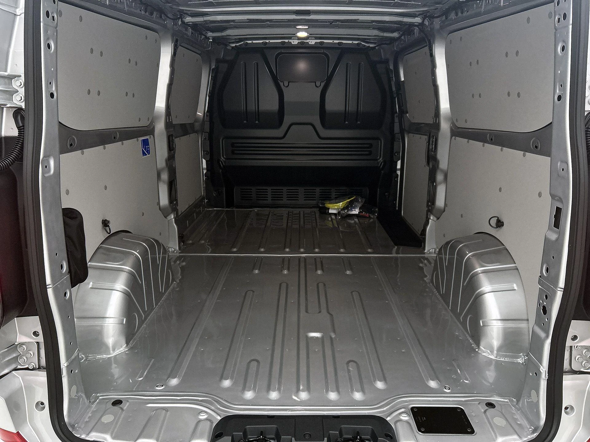 Volkswagen-Transporter-image-27