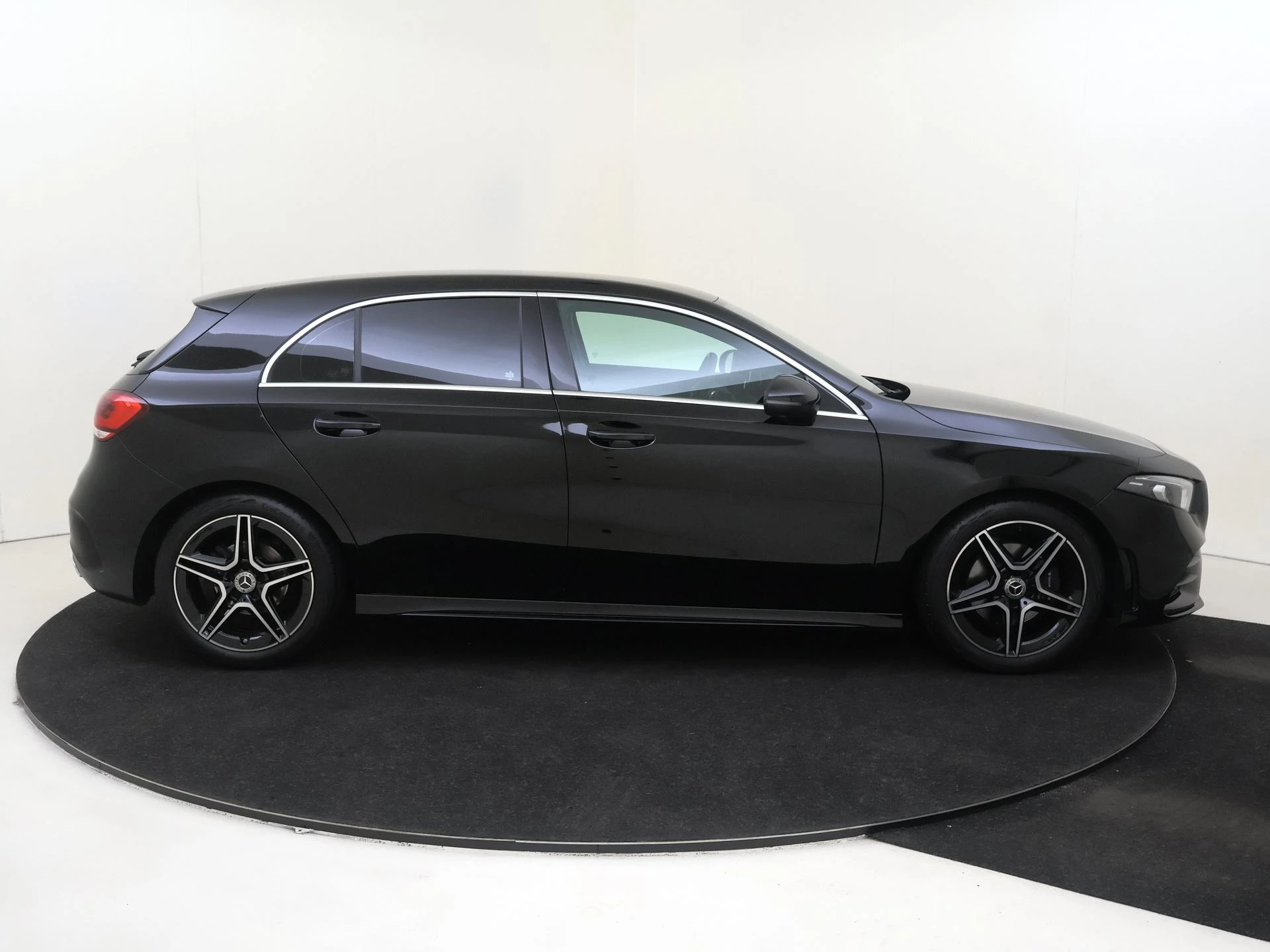 Mercedes-Benz-A-Klasse-image-8