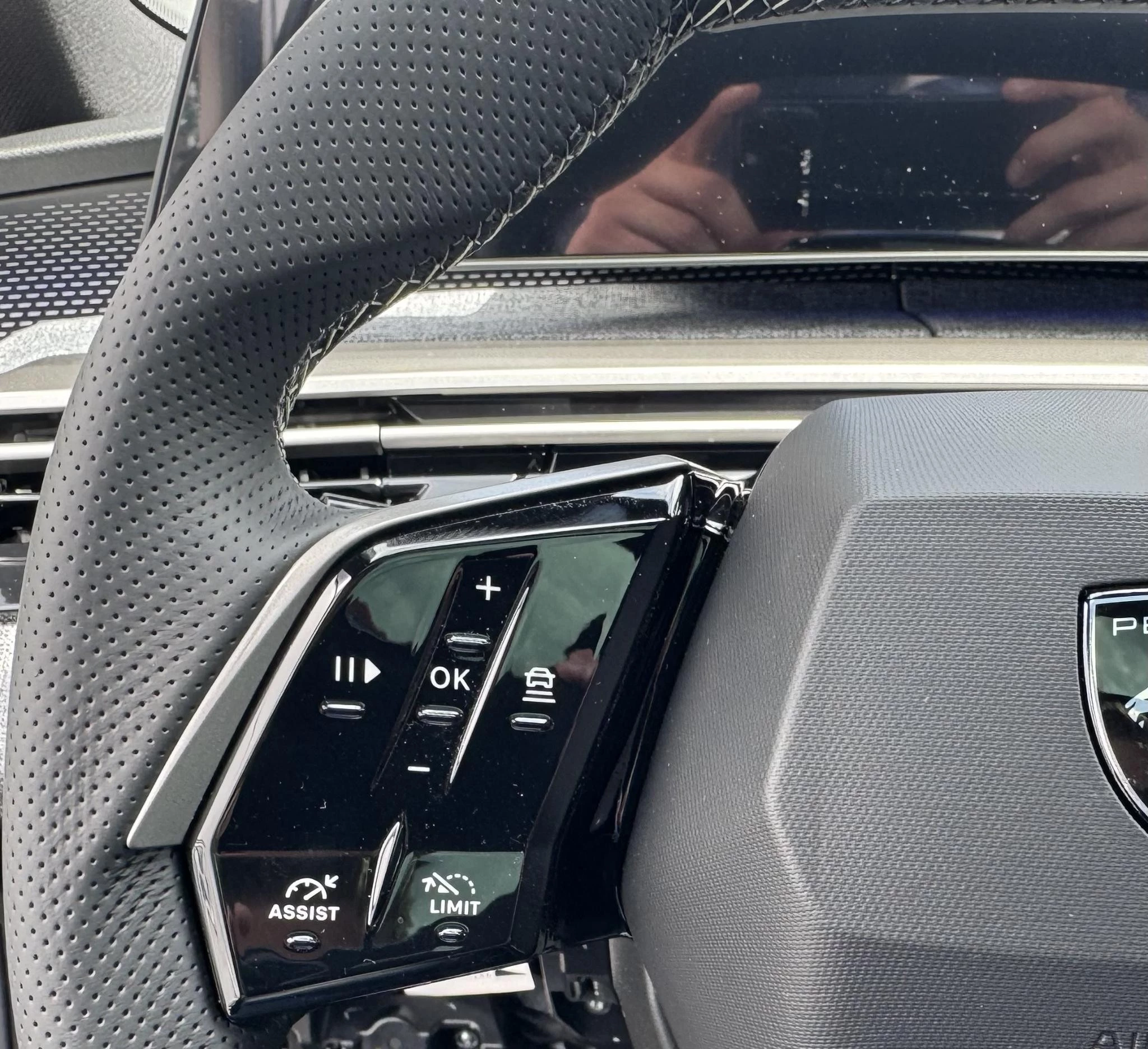 Peugeot-e-5008-image-13