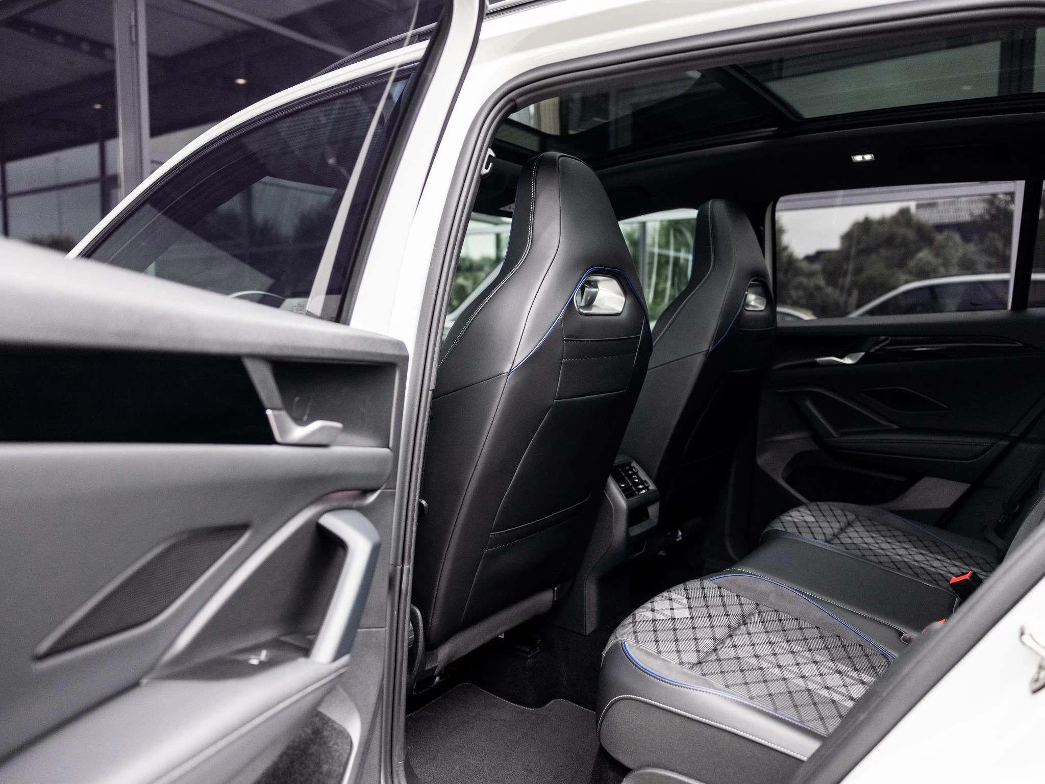 Volkswagen-Tiguan-image-19