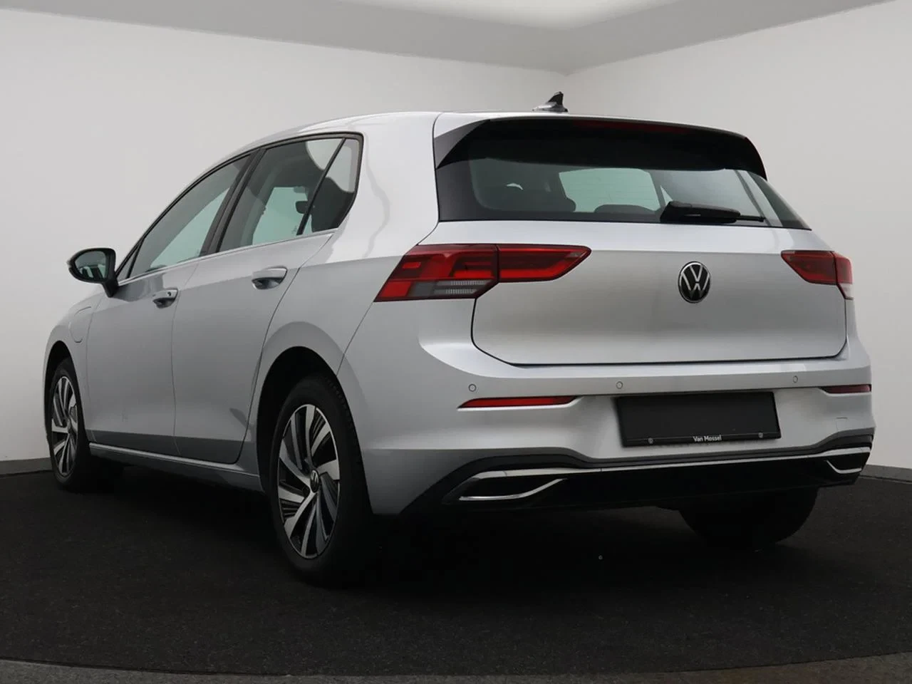 Volkswagen-Golf-image-9
