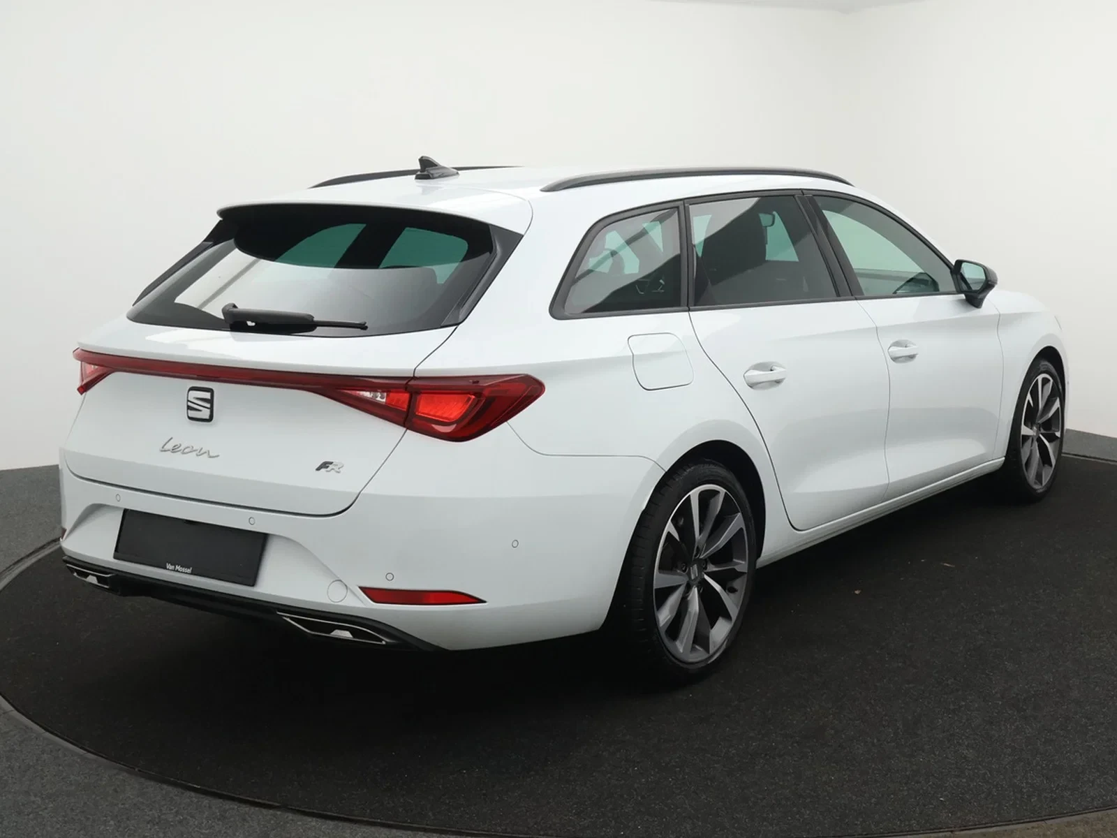 SEAT-Leon-image-1