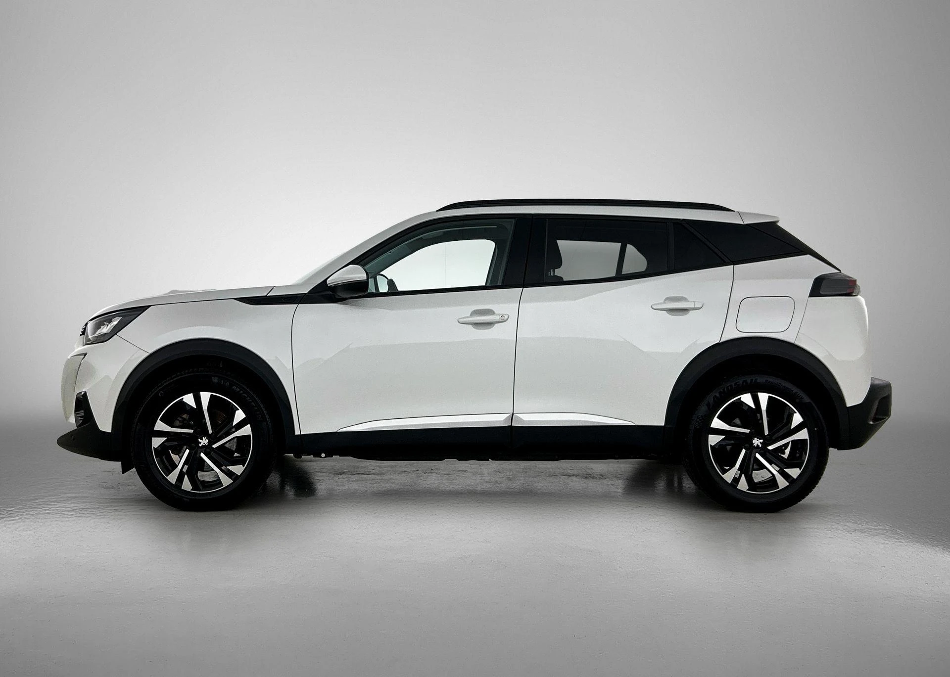 Peugeot-e-2008-image-1