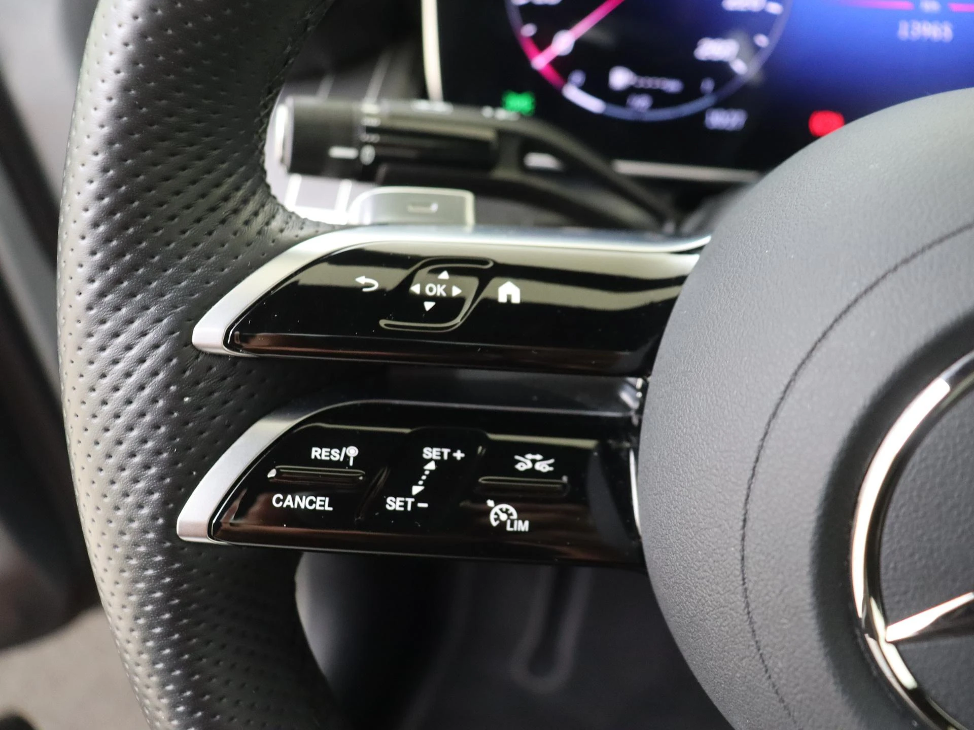 Mercedes-Benz-GLC-image-10