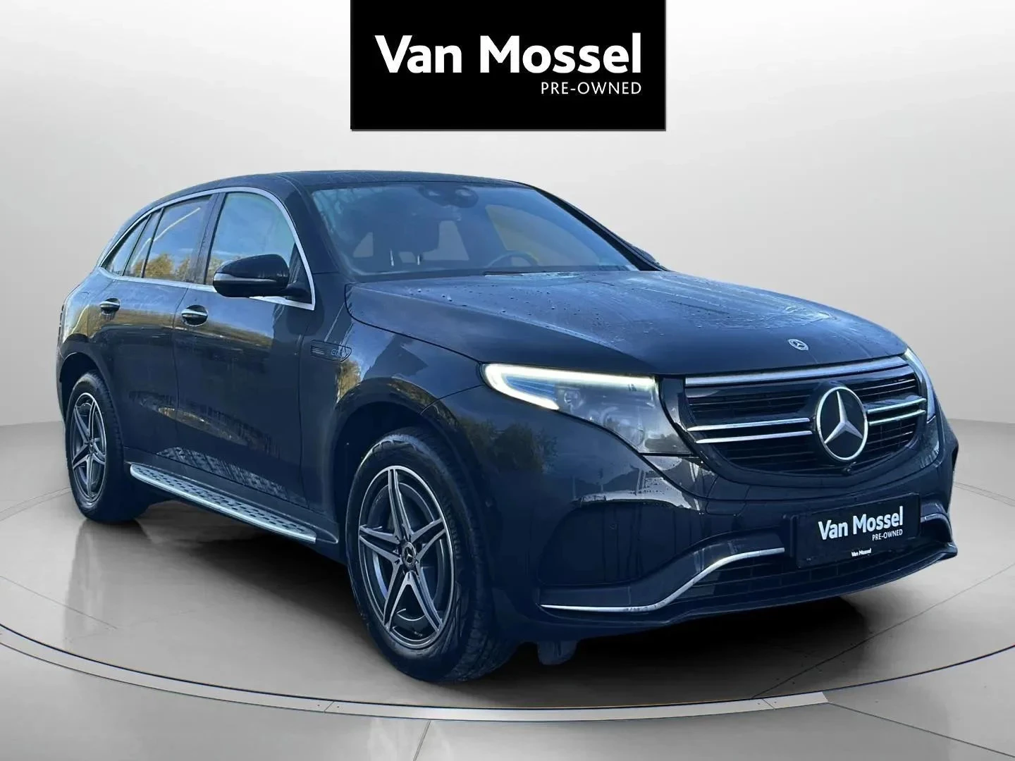 Mercedes-Benz-EQC-image-2