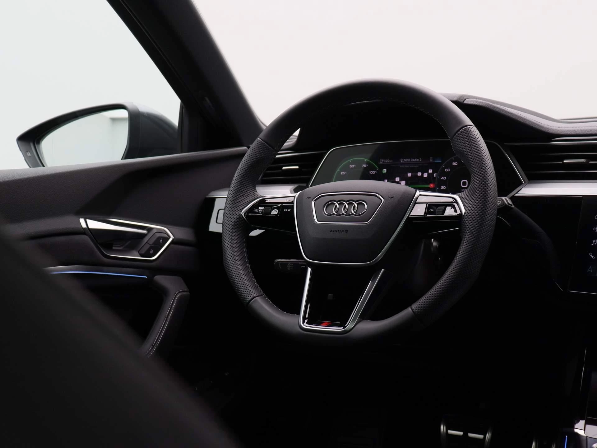 Audi-Q8 e-tron-image-14