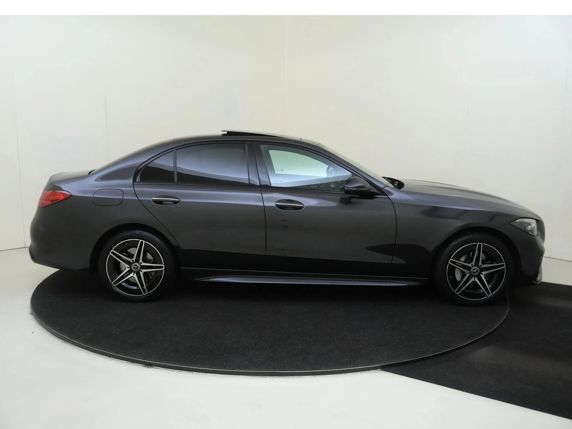 Mercedes-Benz-C-Klasse-image-8