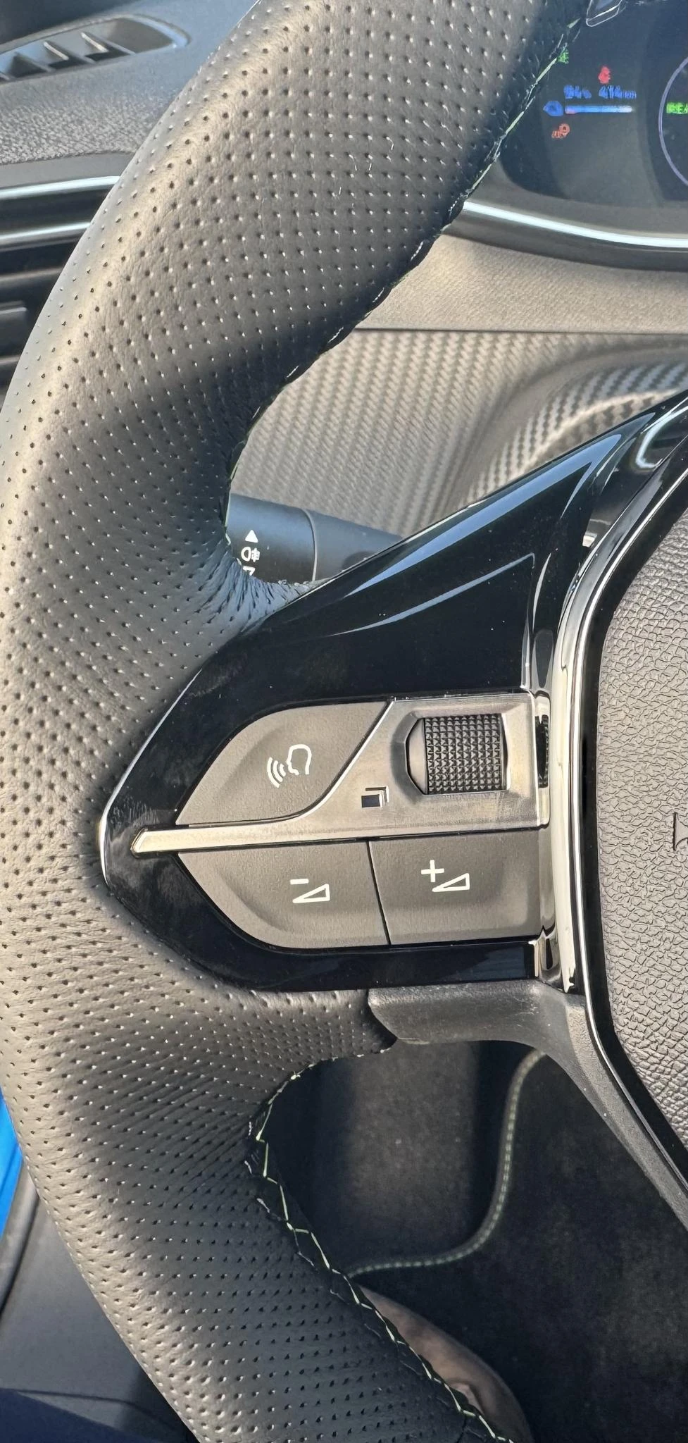 Peugeot-e-2008-image-17