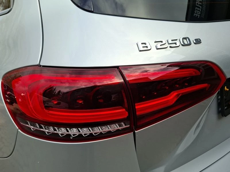 Mercedes-Benz B-Klasse 250 e AMG LINE NIGHT PDC PANO TEMPOMAT LED AMG Line