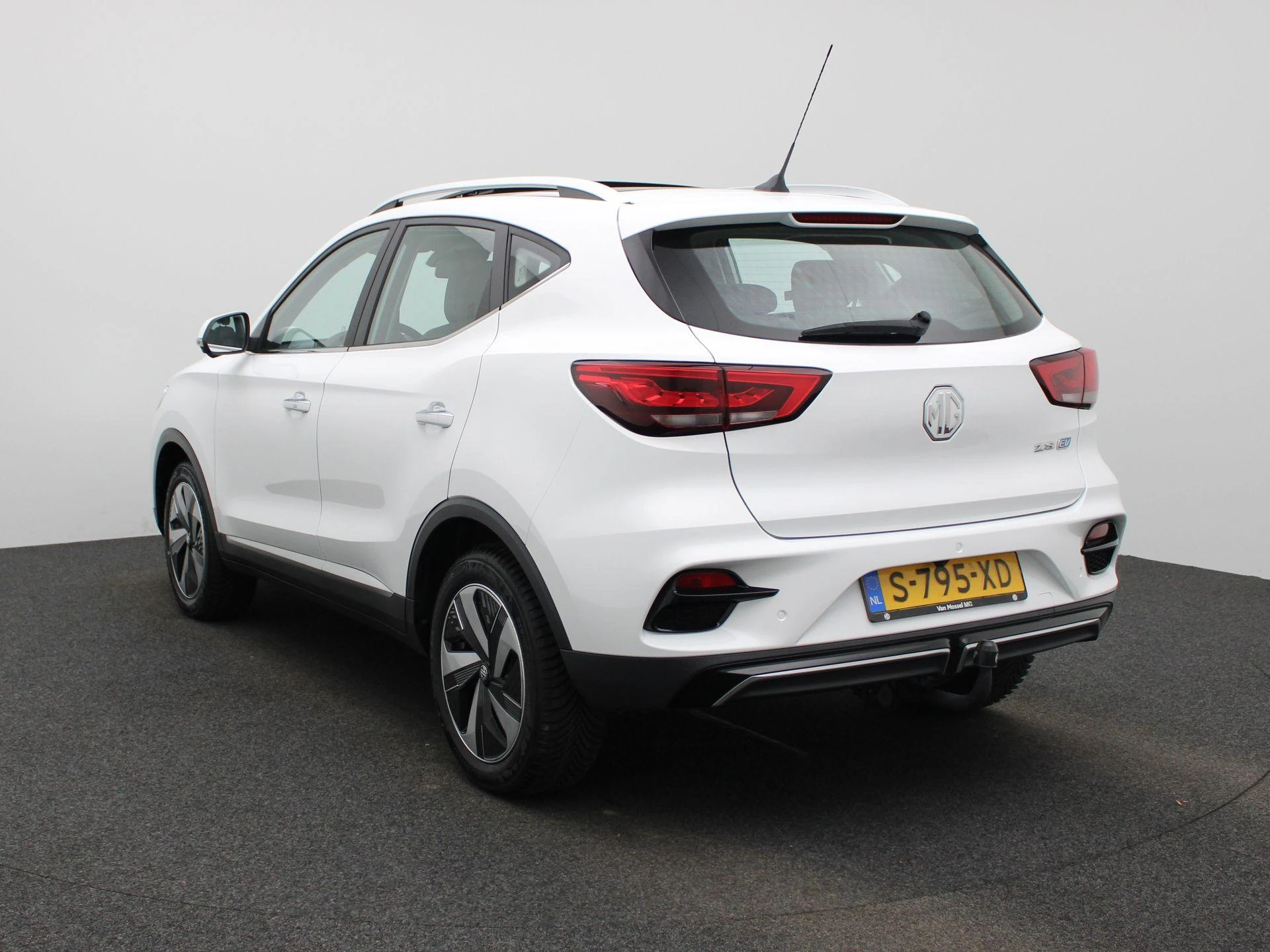 MG-ZS EV-image-2