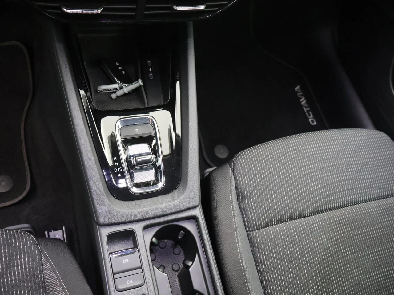 Škoda Octavia Combi PHEV Octavia SW PHEV 1.4TSI Ambition 204PK *AUTOMAAT*VIRTUAL COCKPIT*CRUISE CONTROL*PDC ACHTER*APP-CONNECT*...*
