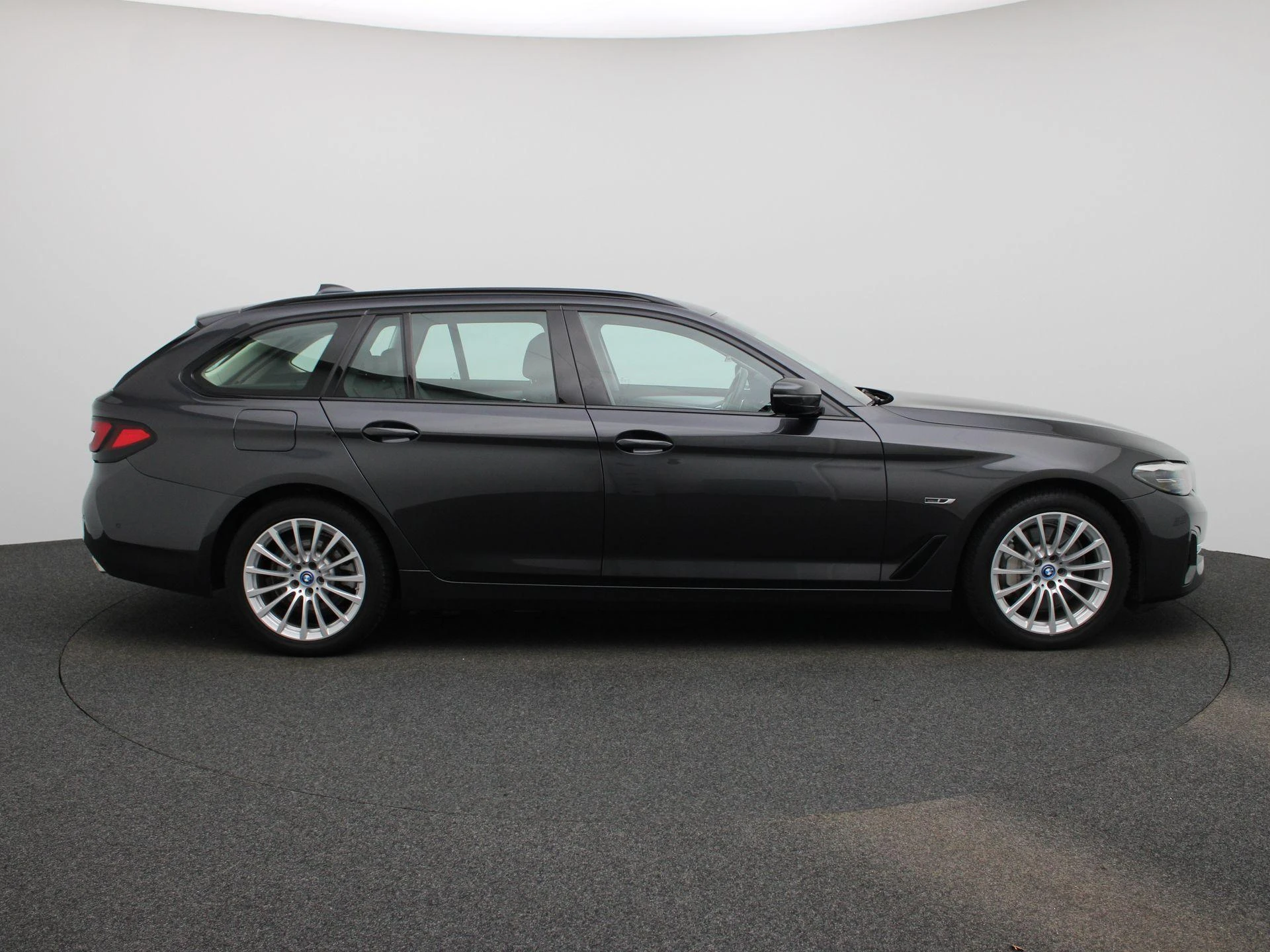 BMW-5 Serie-image-5