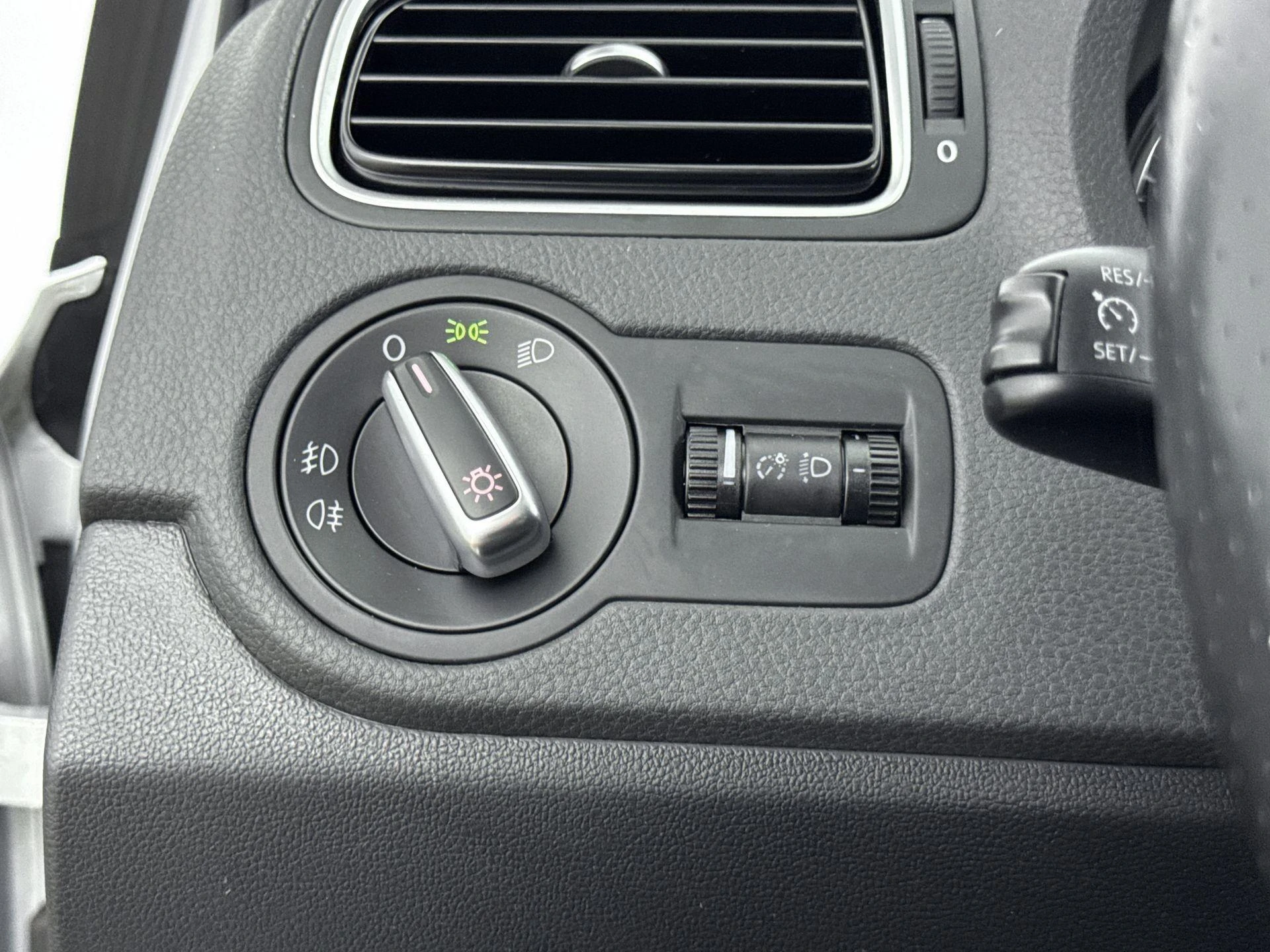 Volkswagen-Polo-image-14