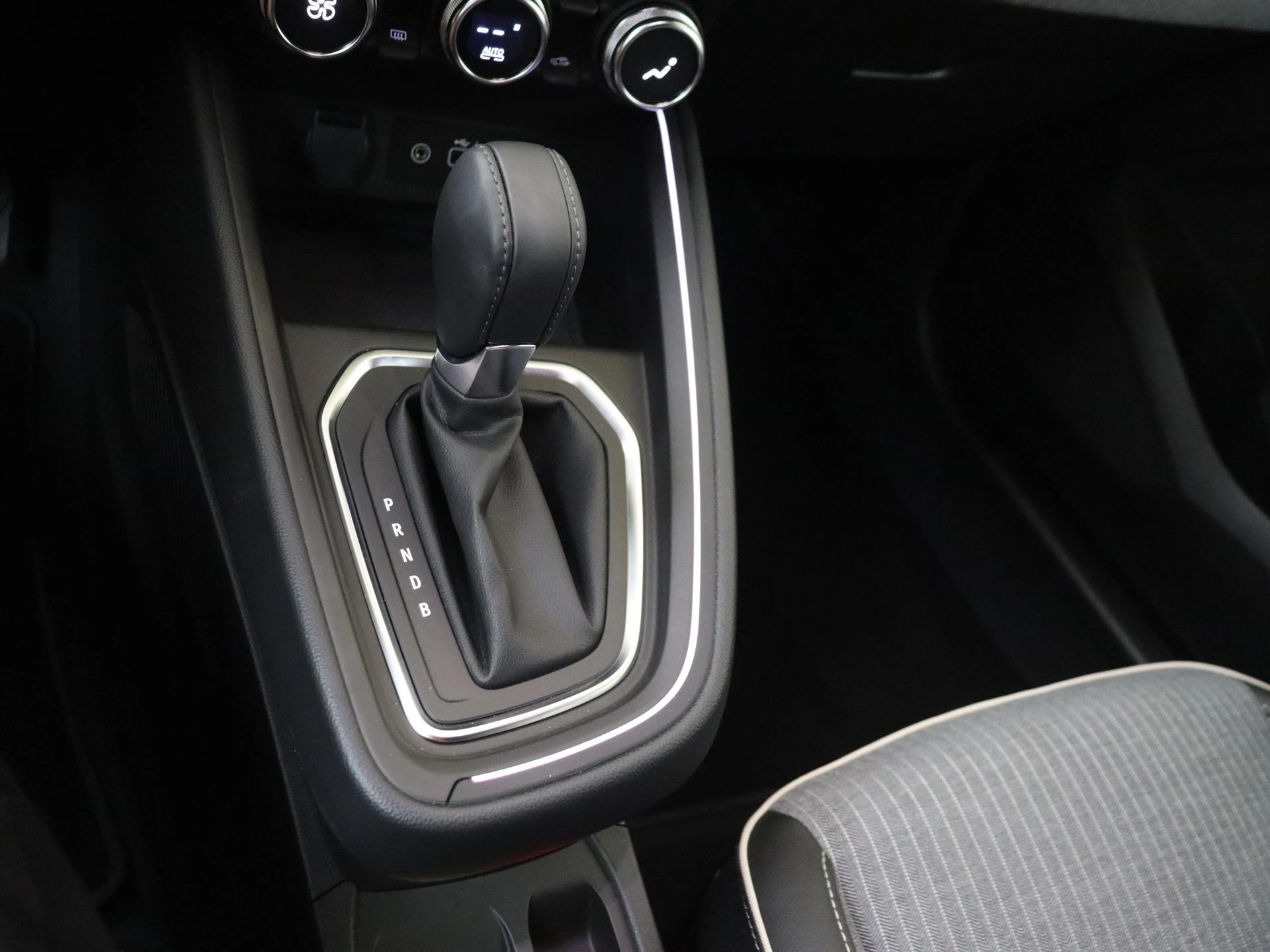 Renault-Clio-image-13