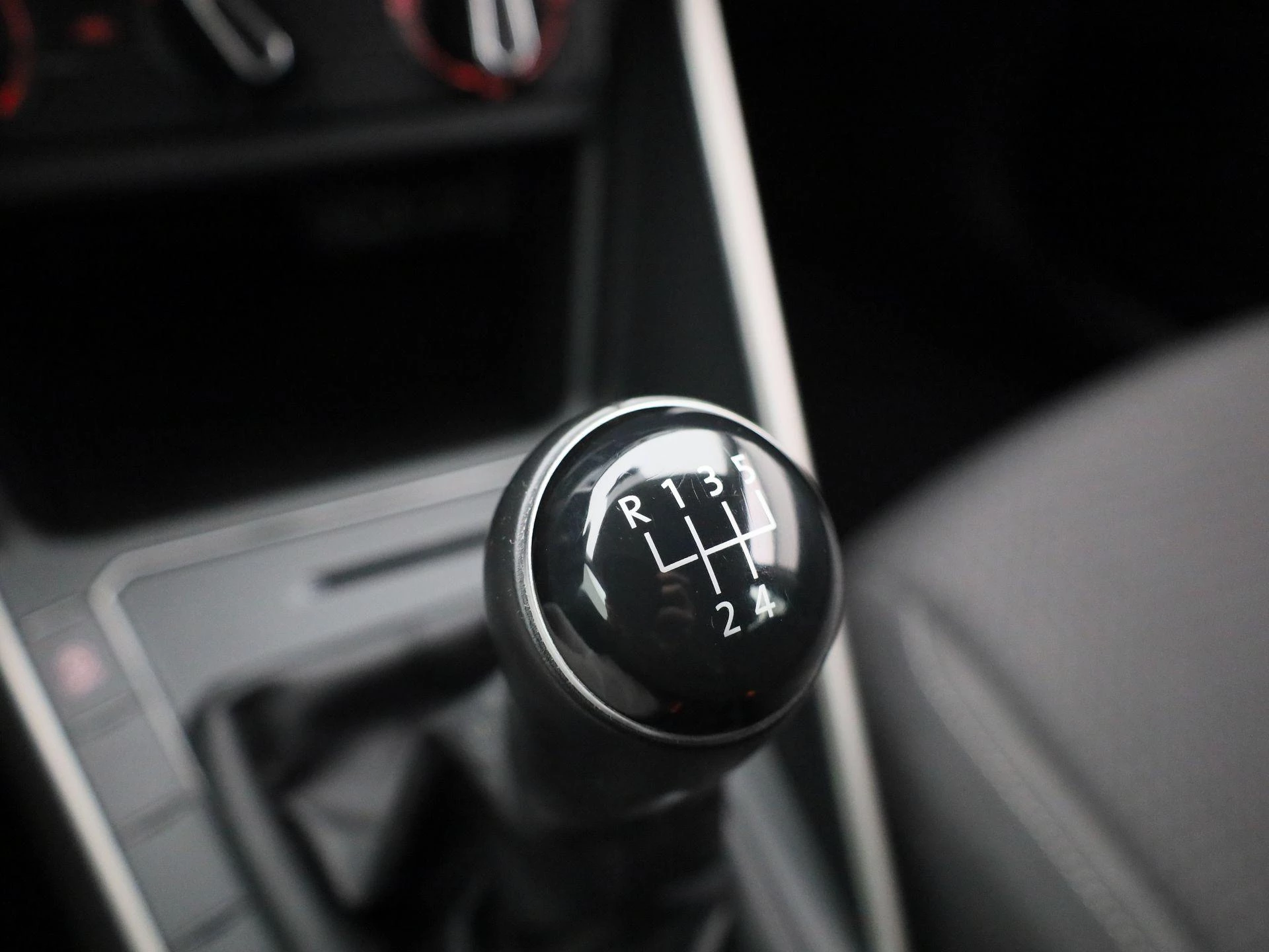 Volkswagen-Polo-image-23
