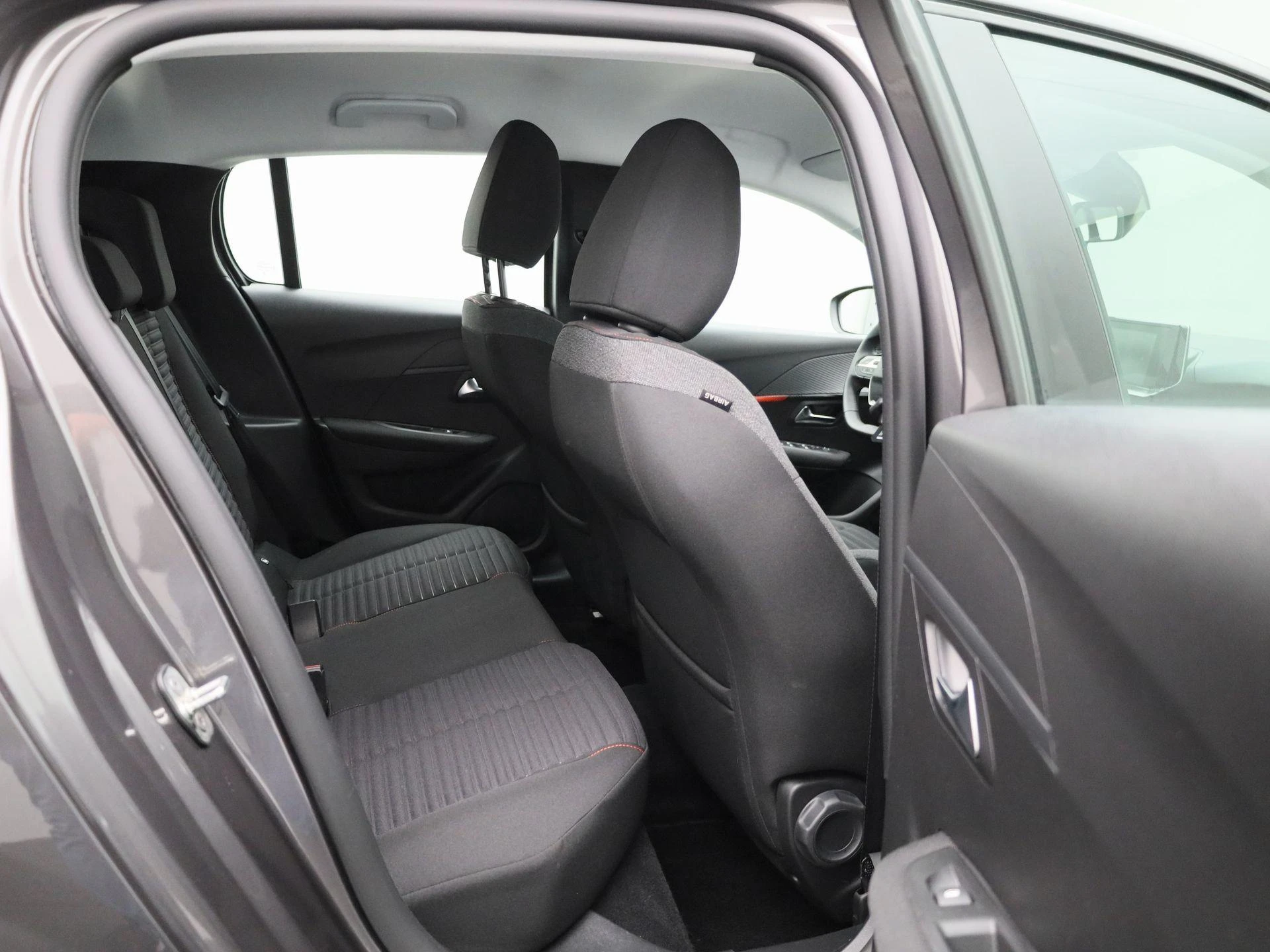 Peugeot-208-image-28